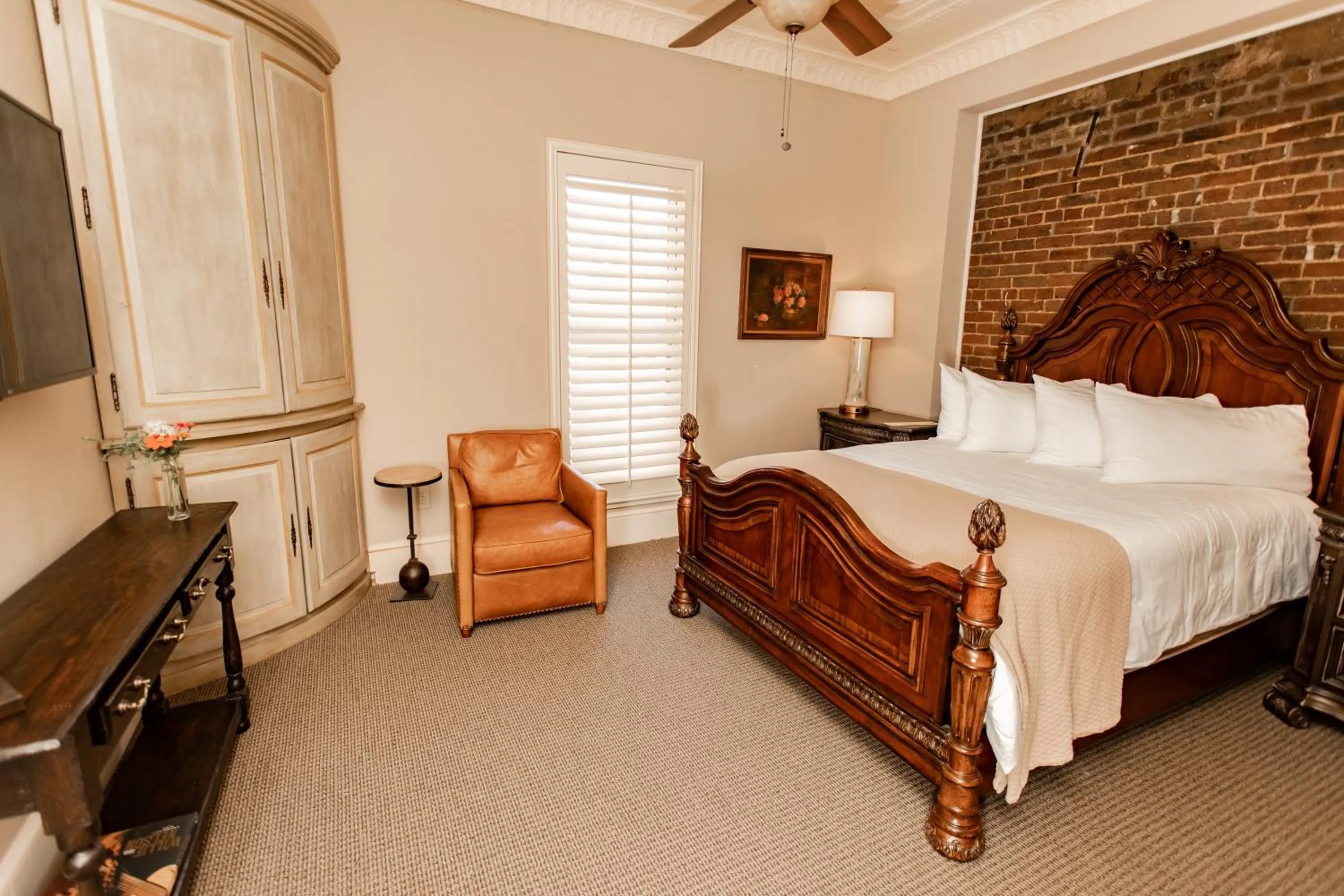 Photo of the whole room, Bed in Grand Hotel