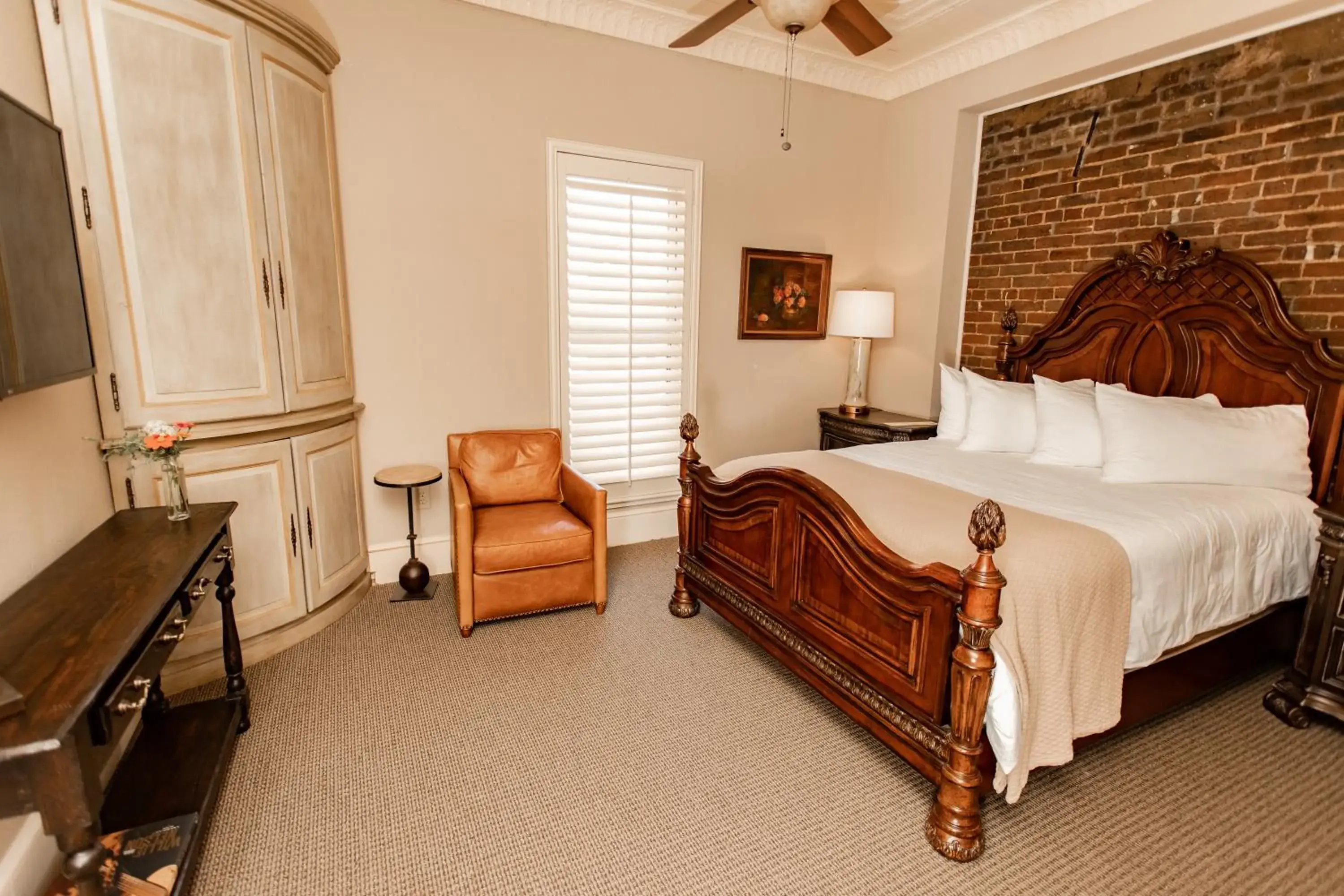 Photo of the whole room, Bed in Grand Hotel Photo of the whole room, Bed in Grand Hotel