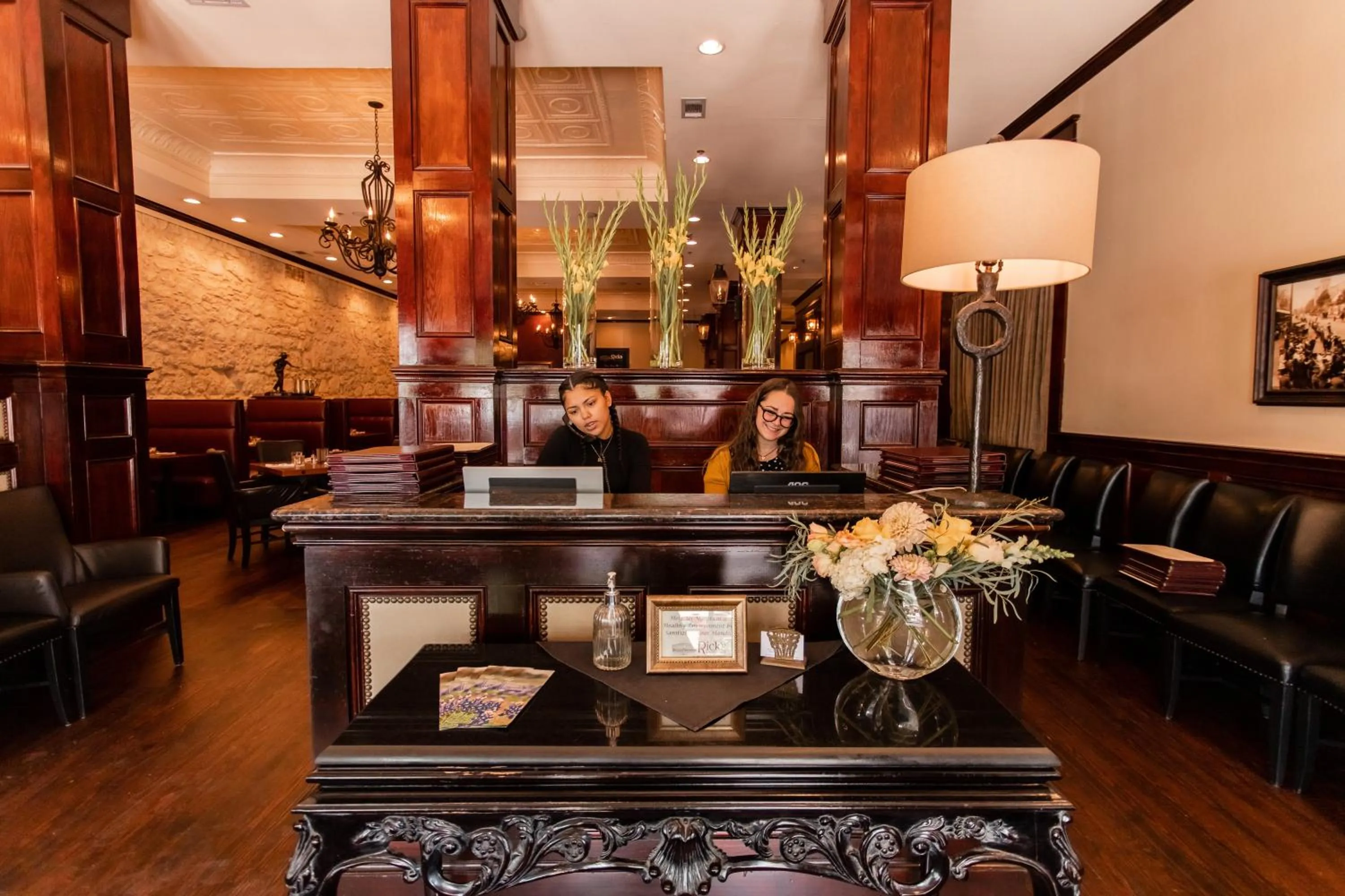 Restaurant/places to eat in Grand Hotel