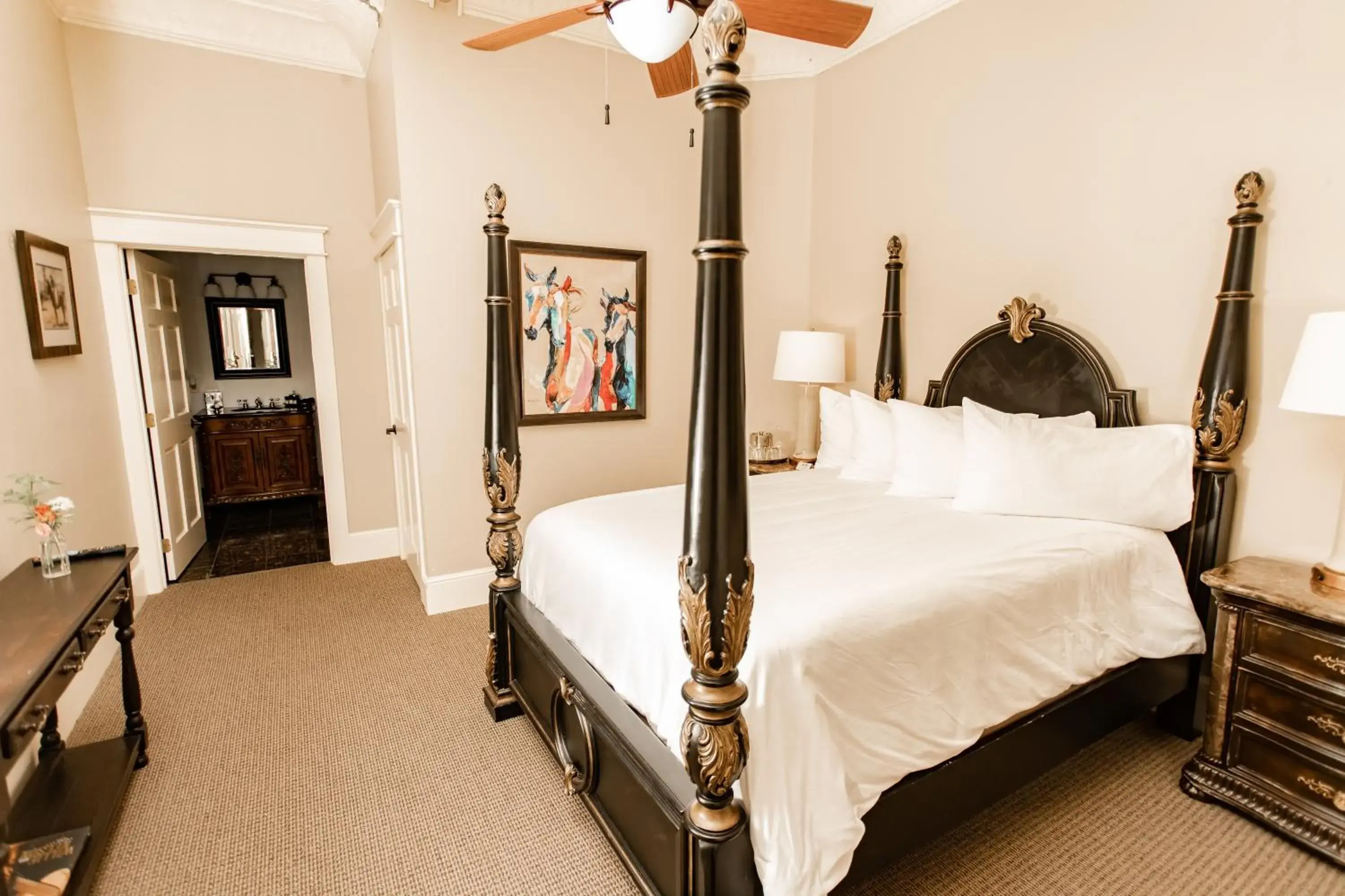 Photo of the whole room, Bed in Grand Hotel Photo of the whole room, Bed in Grand Hotel