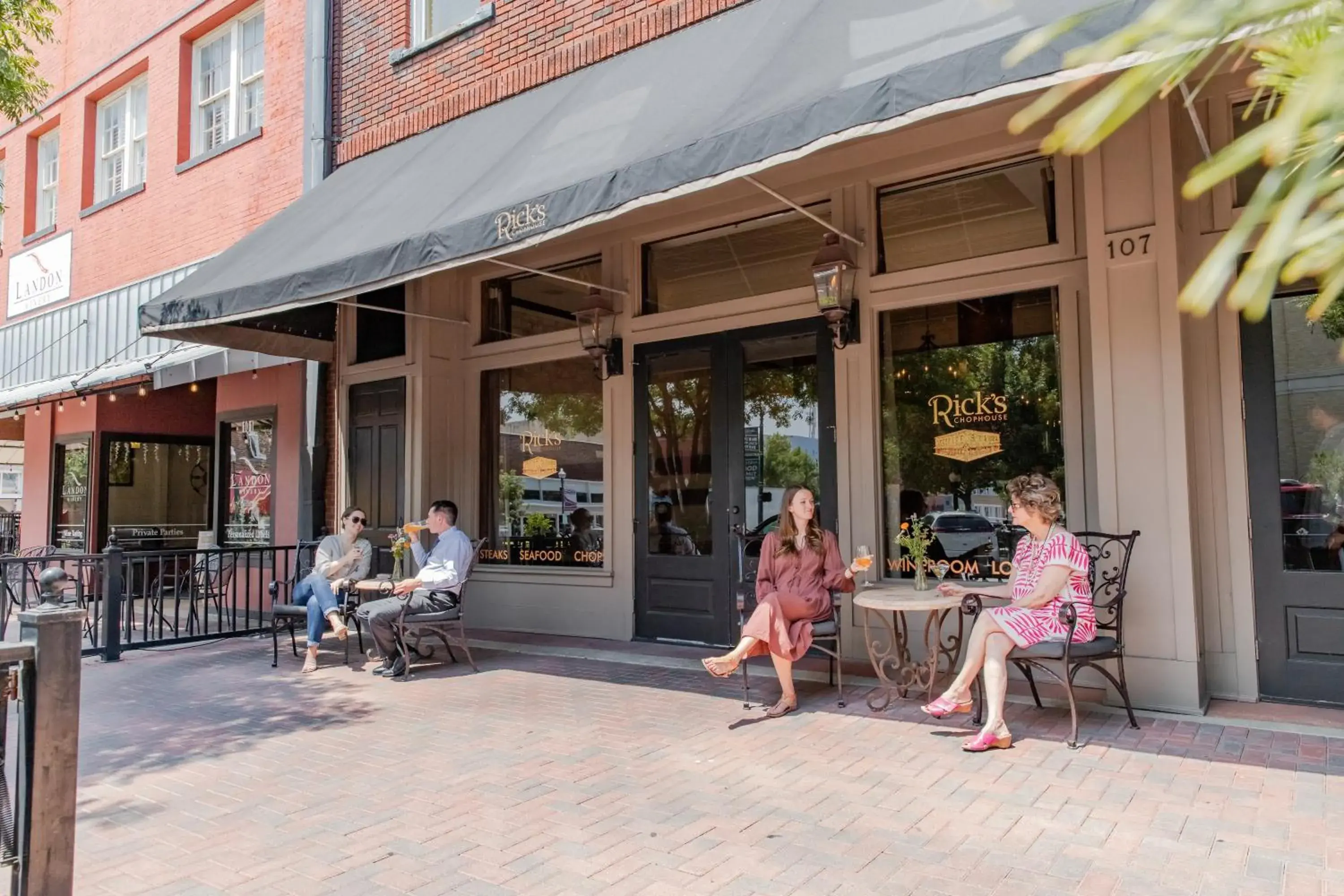 Restaurant/places to eat in Grand Hotel Restaurant/places to eat in Grand Hotel