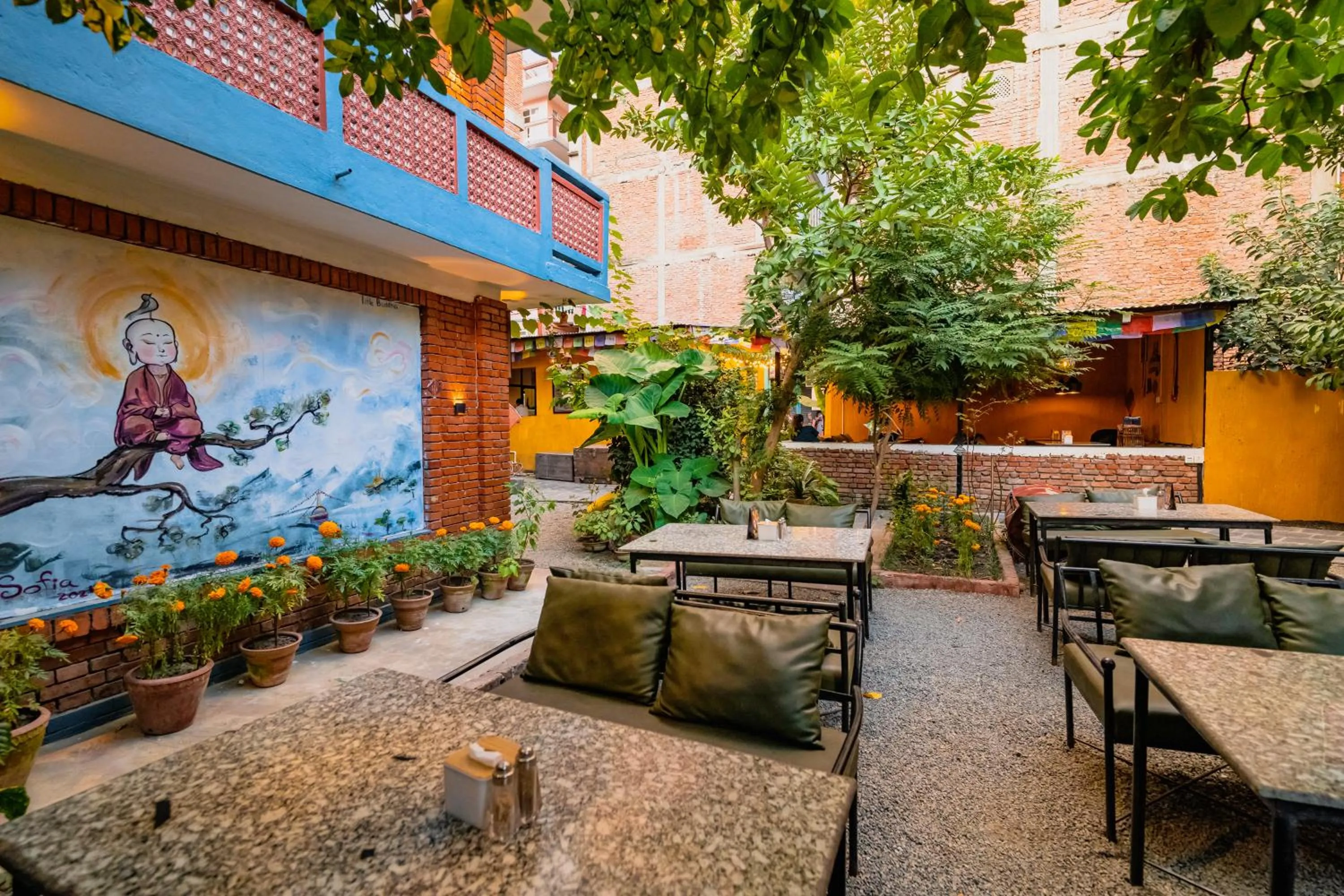 Restaurant/places to eat in Kwabahal Boutique Hostel