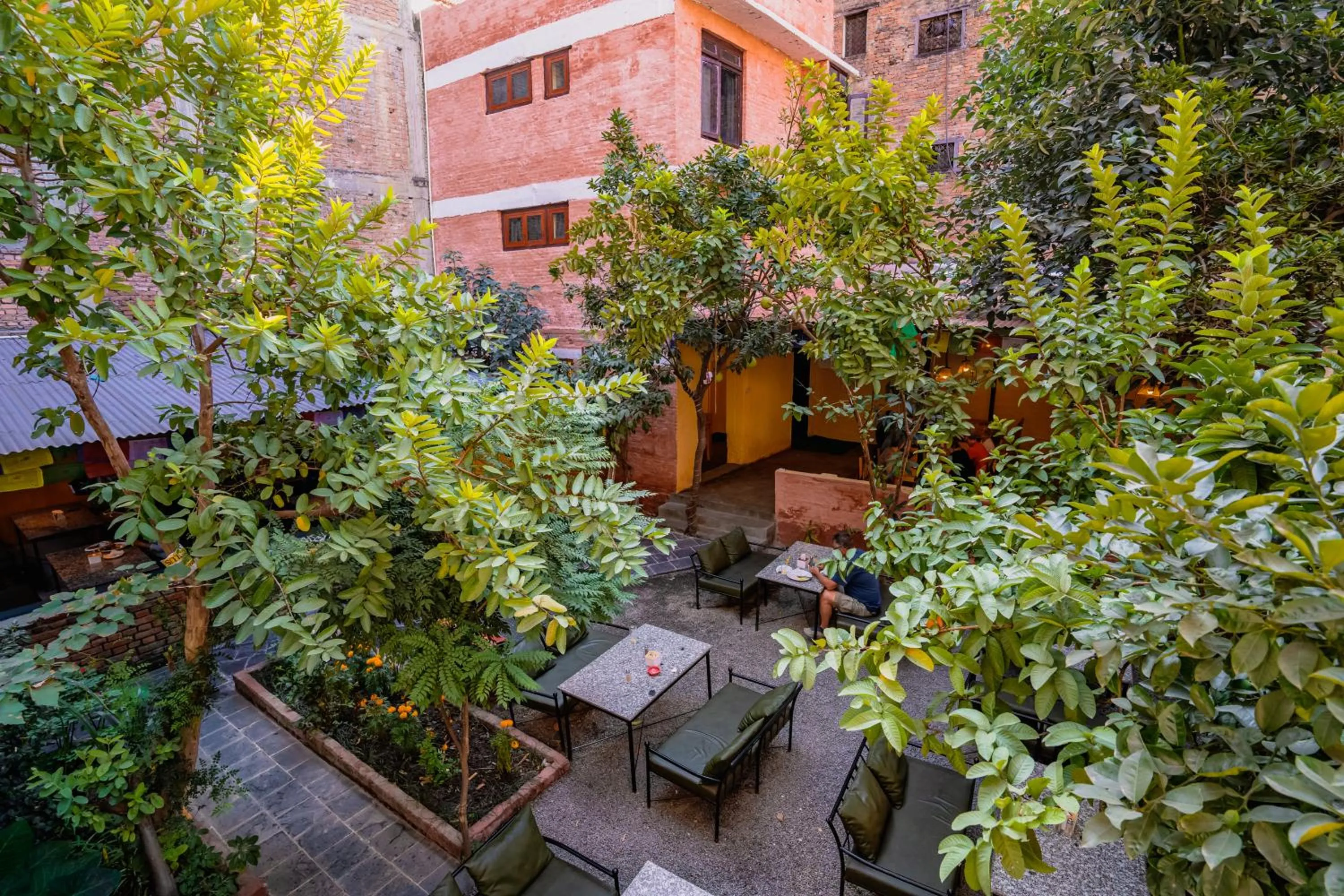 Restaurant/places to eat in Kwabahal Boutique Hostel