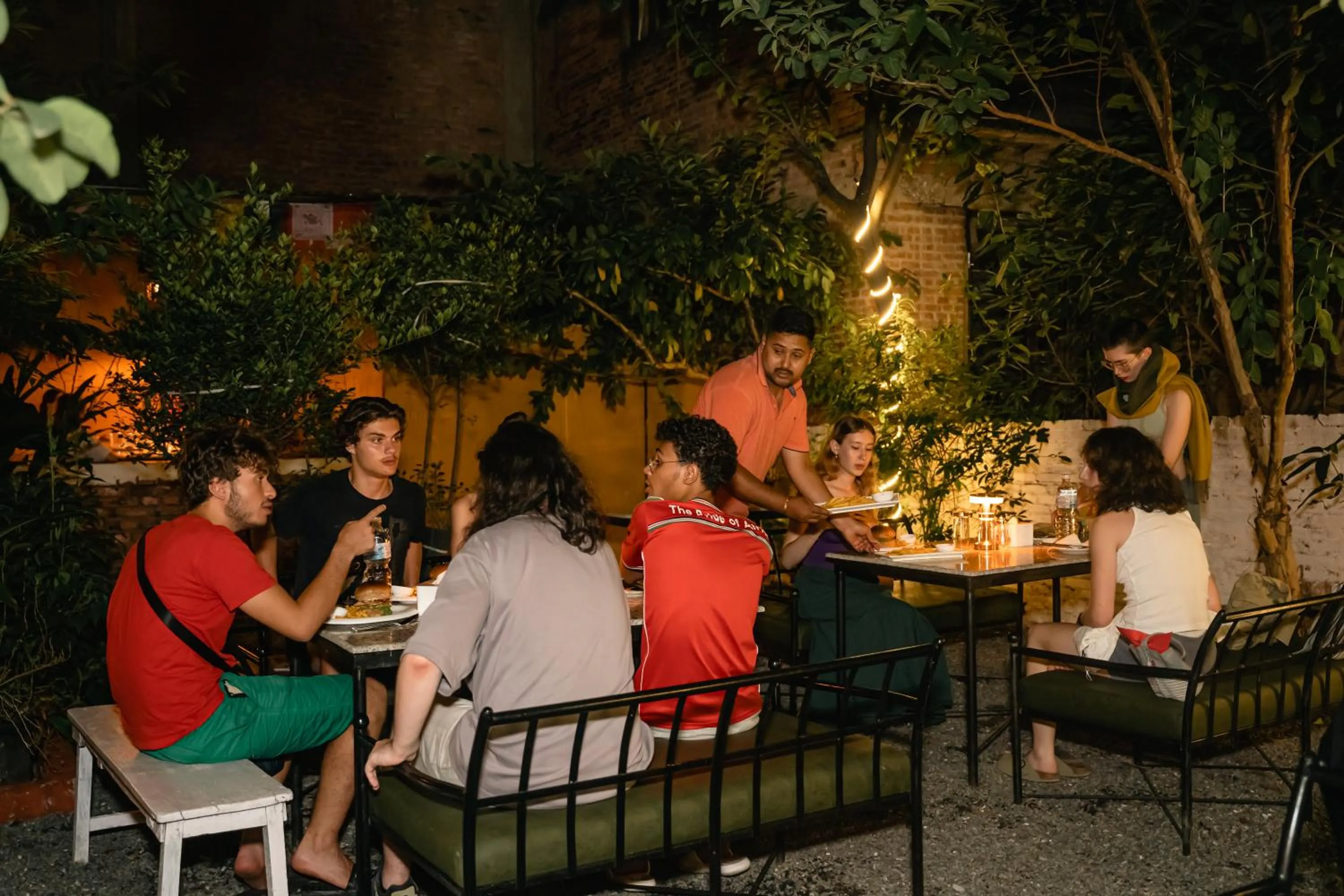 Restaurant/places to eat in Kwabahal Boutique Hostel