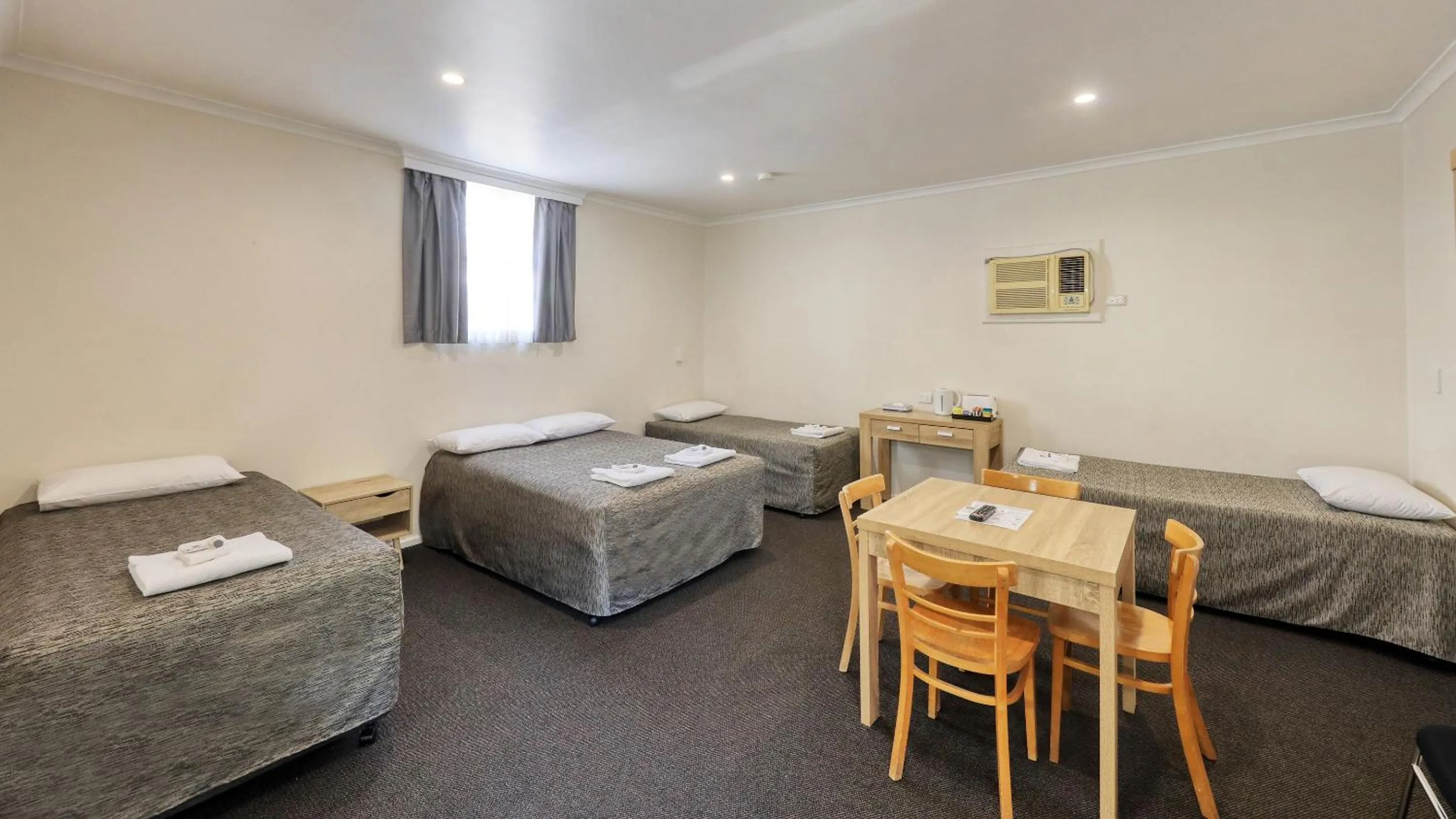 Bed in Coachman Hotel Motel