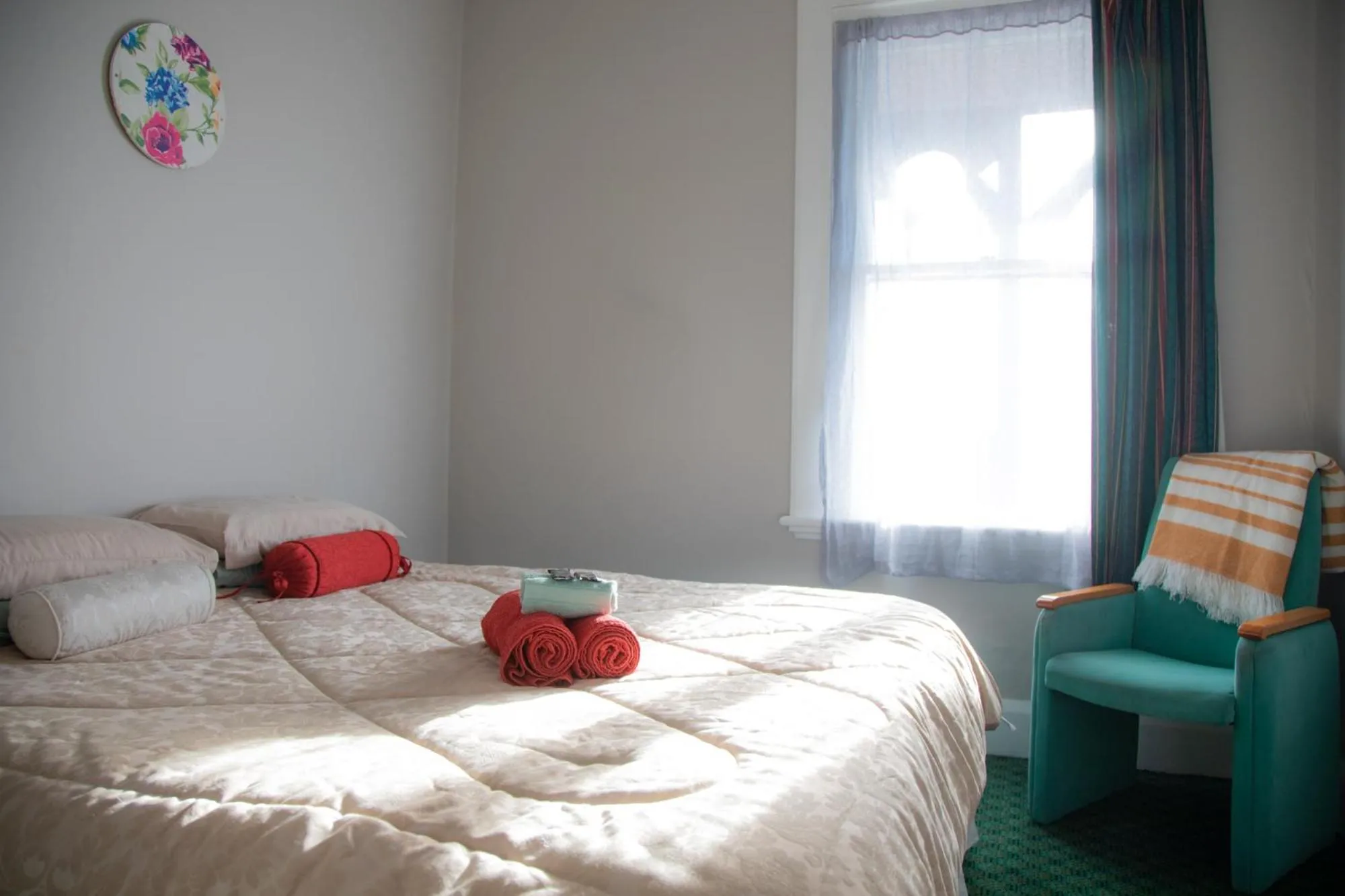 Photo of the whole room, Bed in The Blue Pub