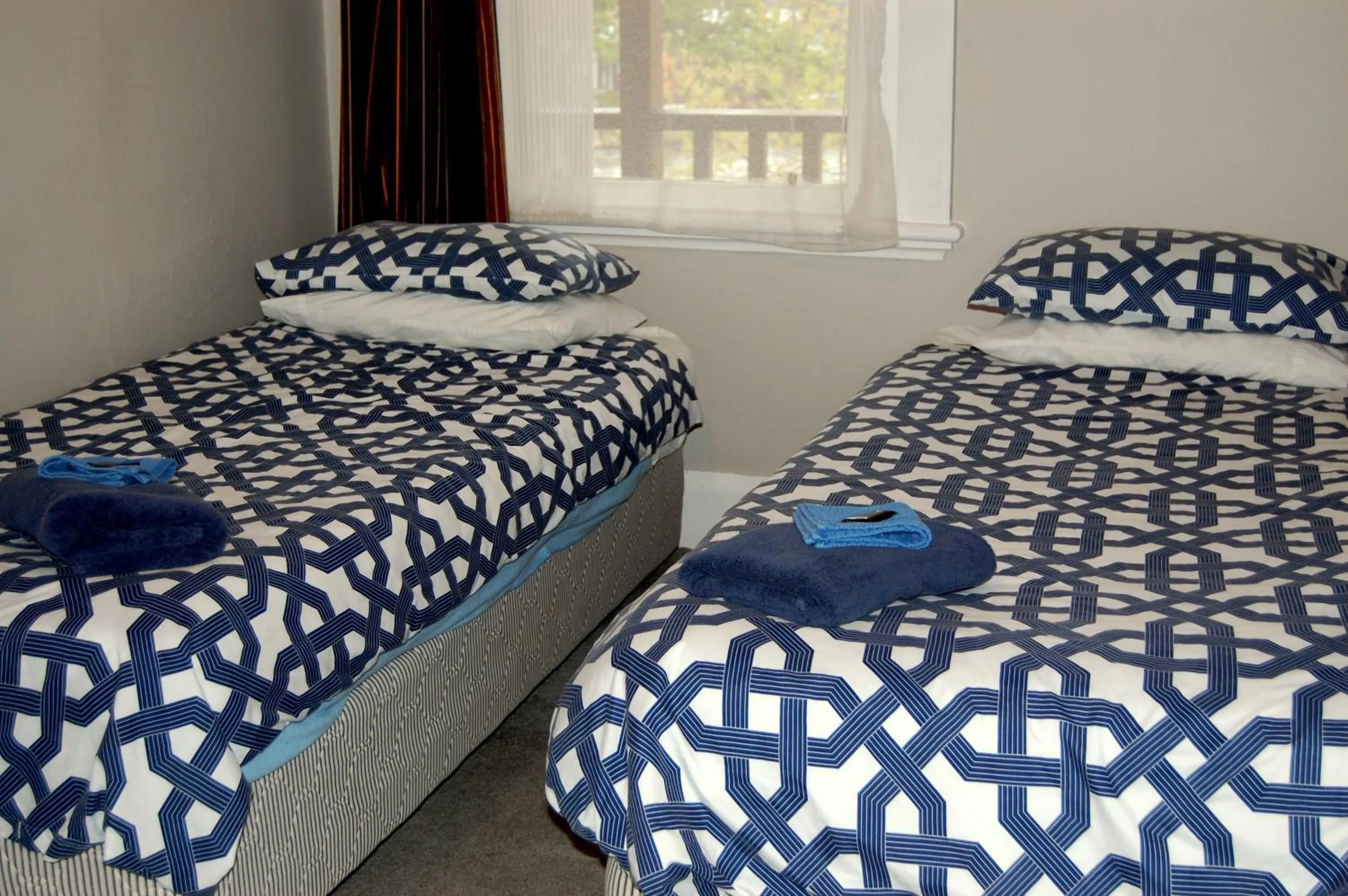 Photo of the whole room, Bed in The Blue Pub