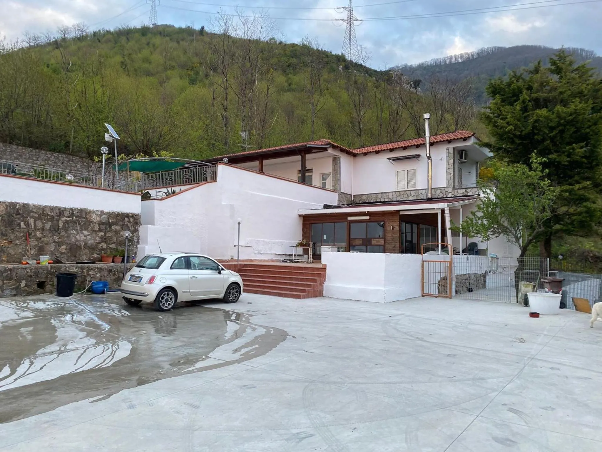 Parking in casa Mary Corbara