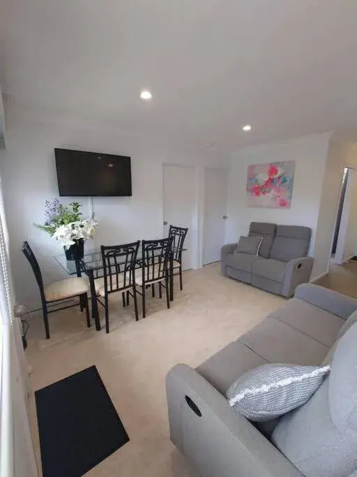 Three-Bedroom Apartment in Top of the Lake Holiday Units Three-Bedroom Apartment in Top of the Lake Holiday Units