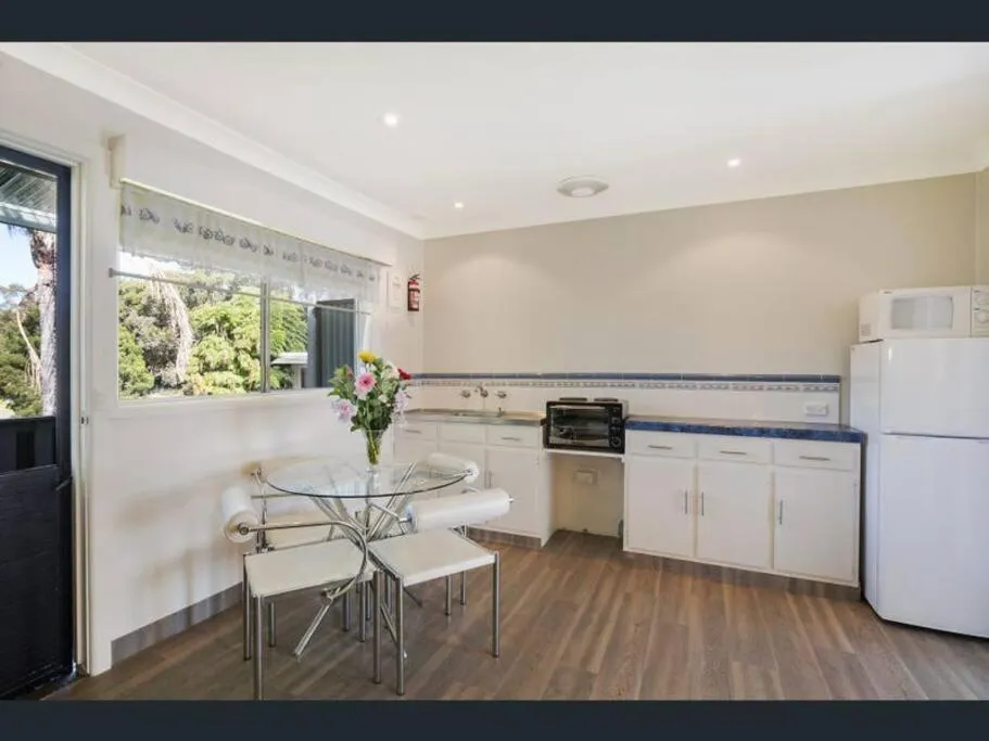 Kitchen or kitchenette in Top of the Lake Holiday Units