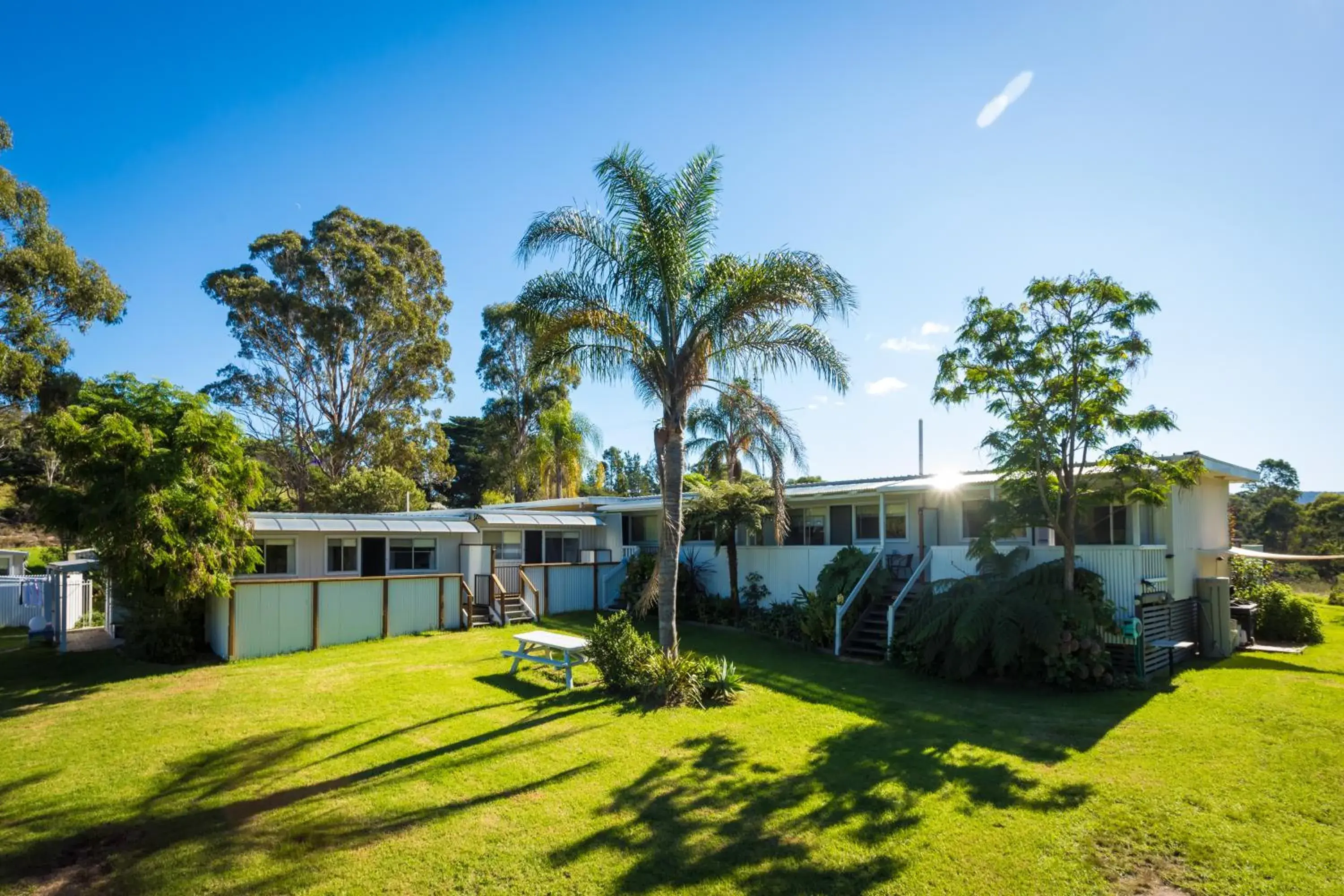 Property building in Top of the Lake Holiday Units Property building in Top of the Lake Holiday Units