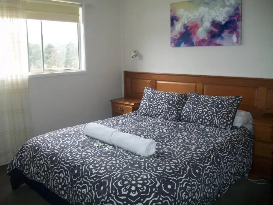 Bed in Top of the Lake Holiday Units Bed in Top of the Lake Holiday Units