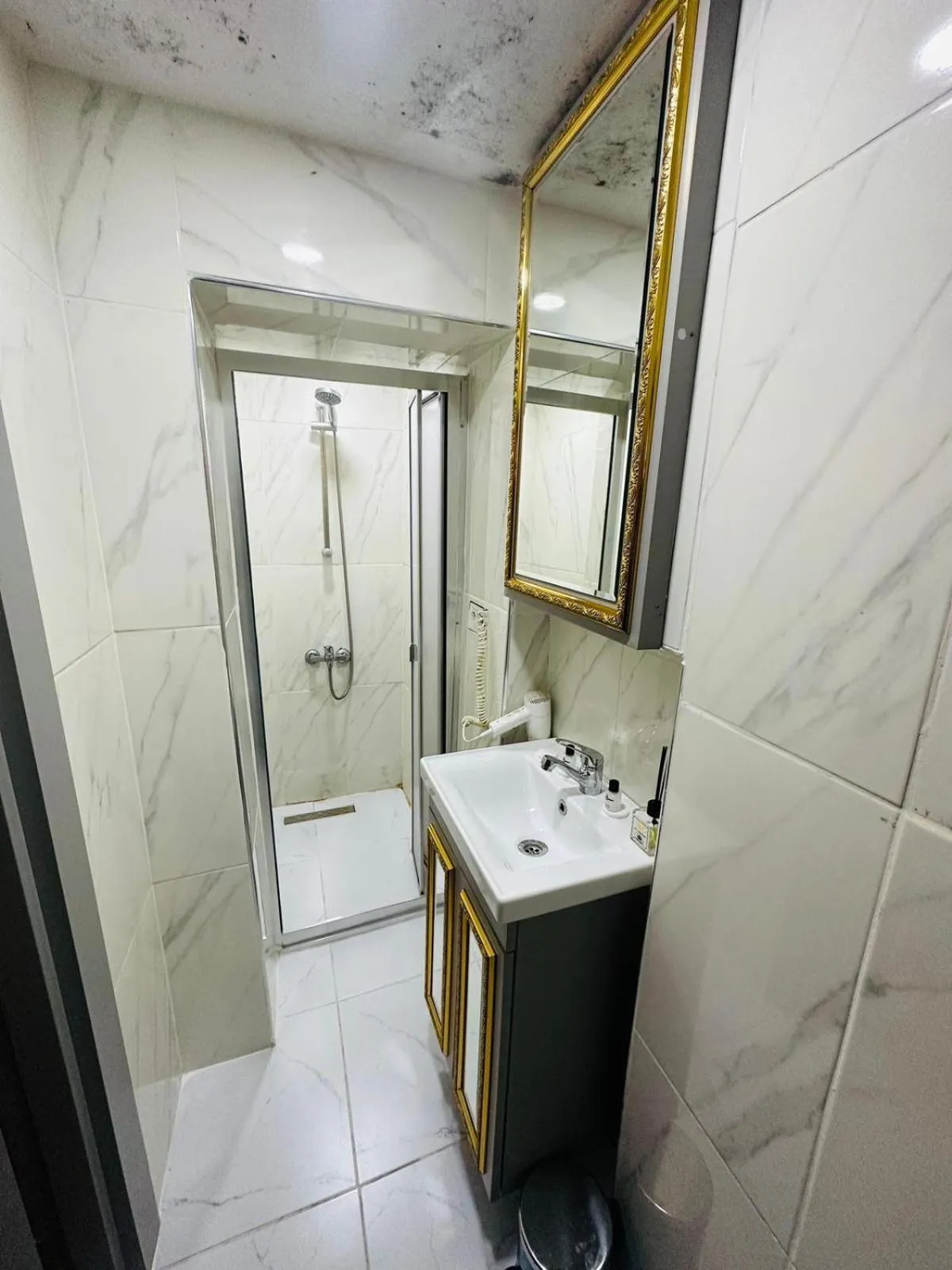 Bathroom in Taksim Maria suit hotel