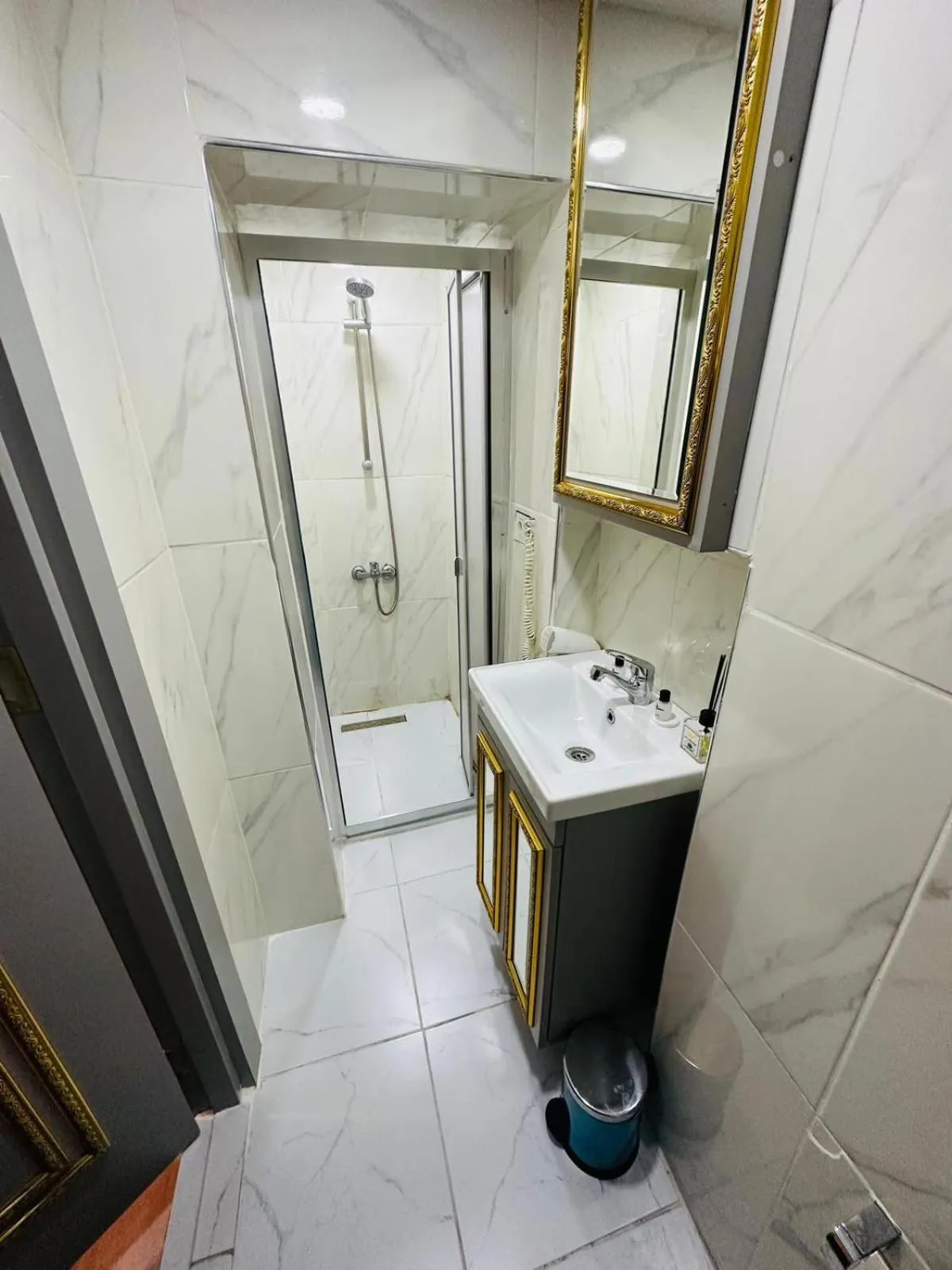 Shower in Taksim Maria suit hotel