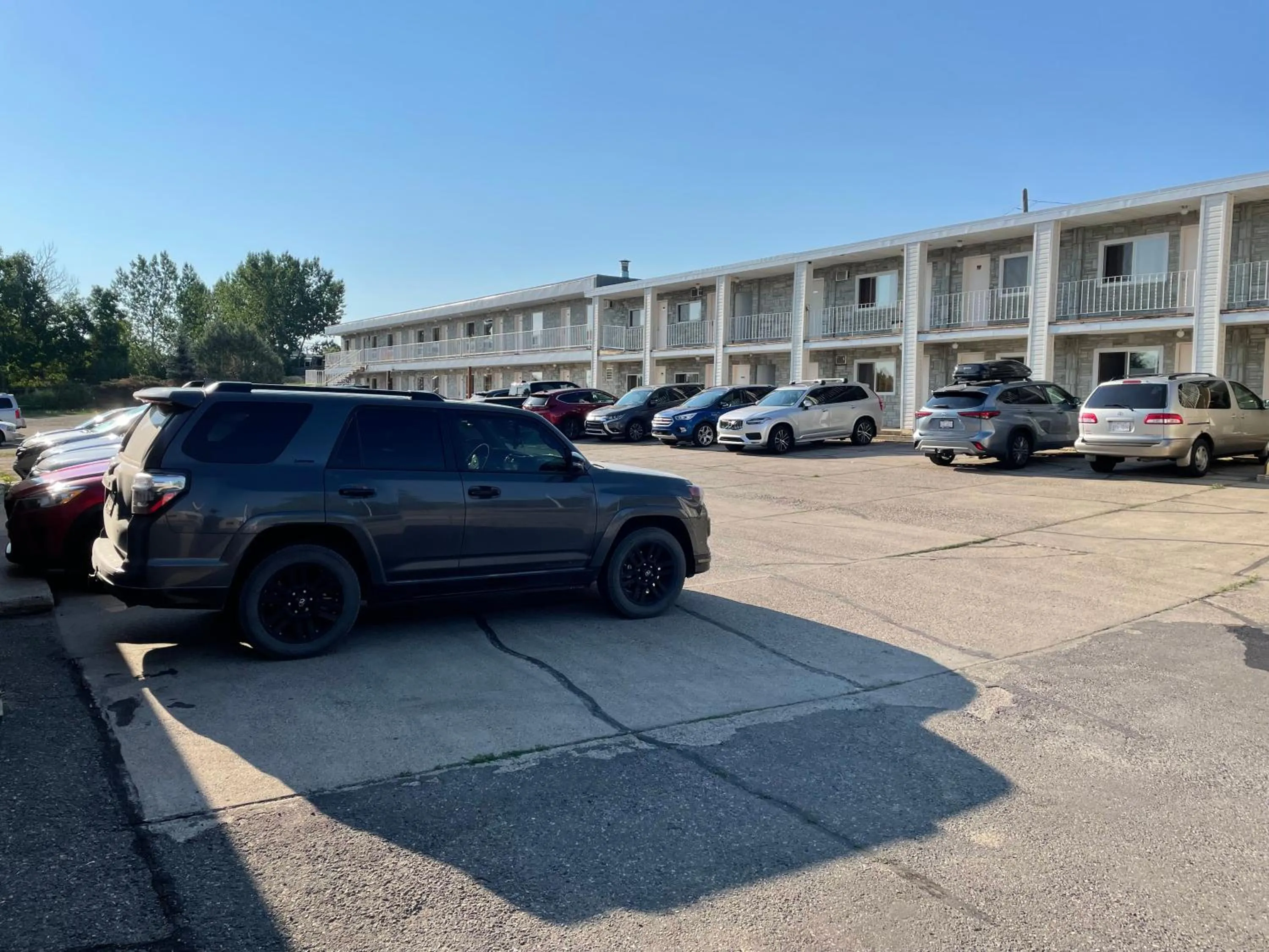 Property building in Cardston Inn