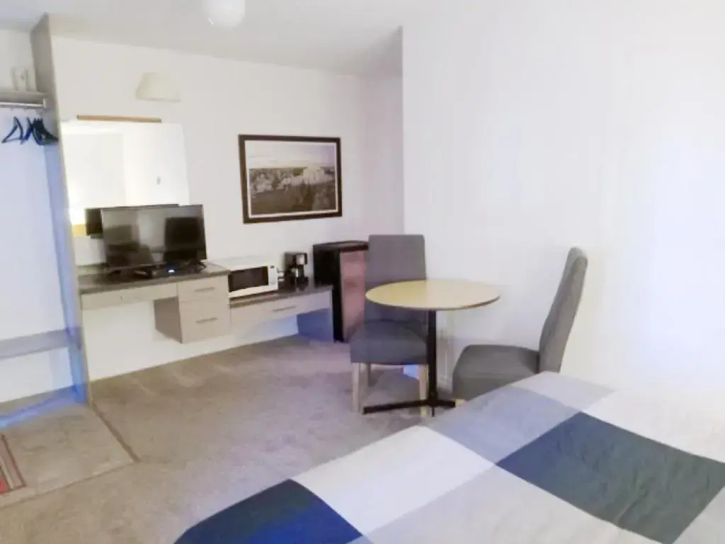 Two-Bedroom Suite - Non-Smoking in Cardston Inn Two-Bedroom Suite - Non-Smoking in Cardston Inn