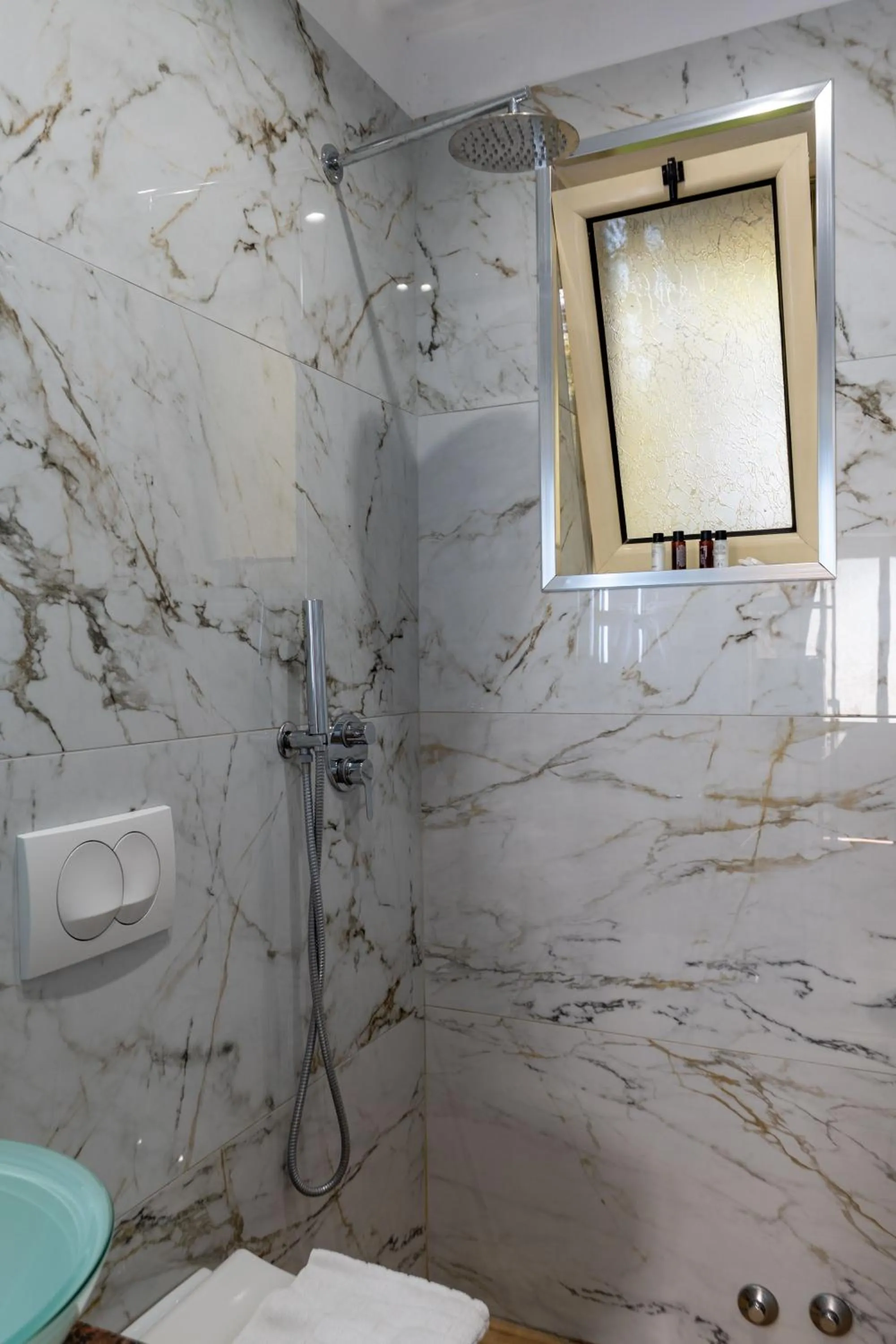 Shower in Edva Resort