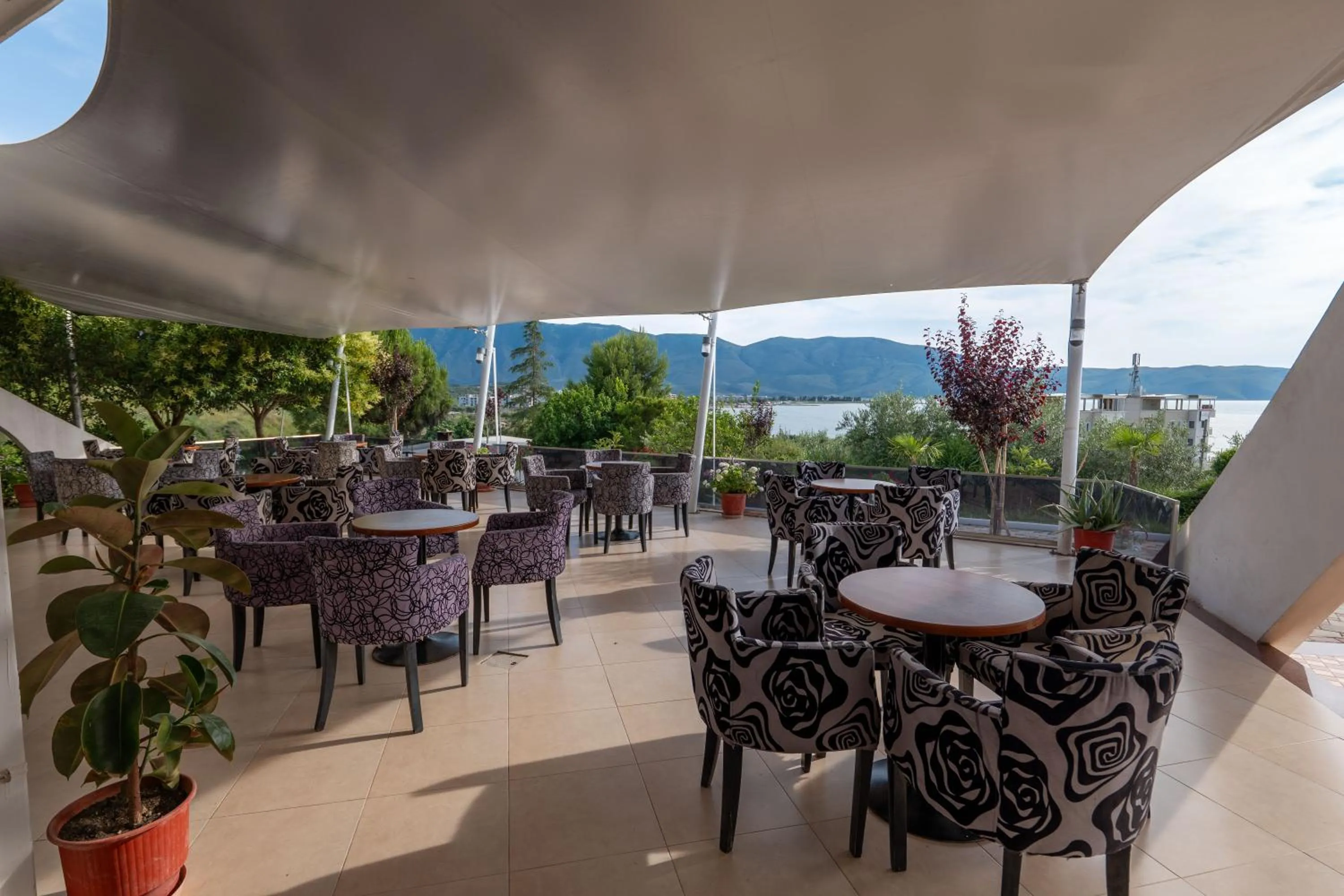 Restaurant/places to eat in Edva Resort