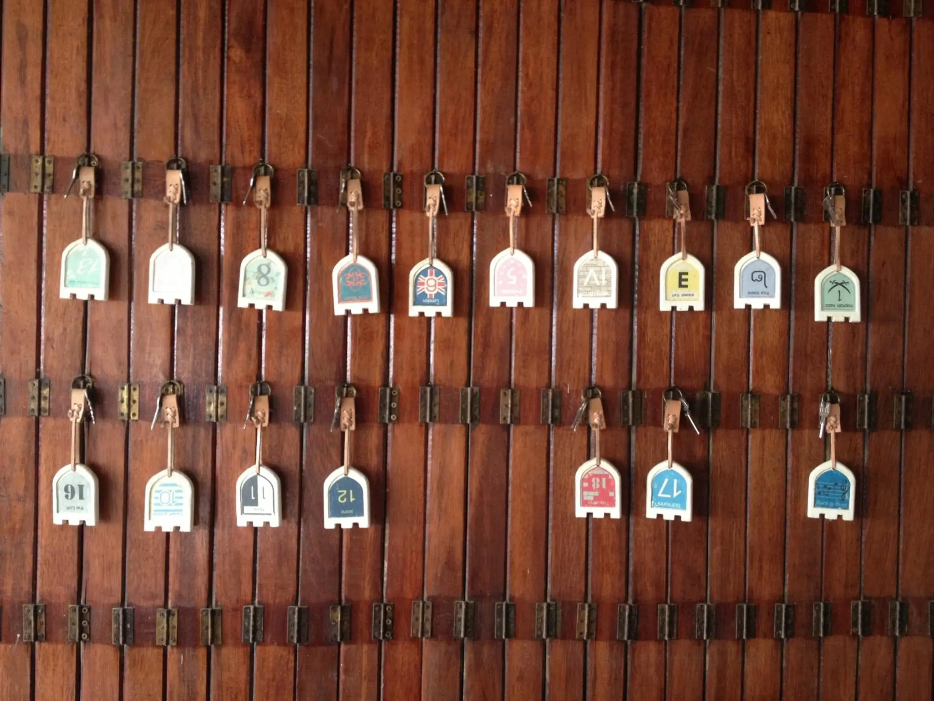 Decorative detail in De Sea Almond Decorative detail in De Sea Almond