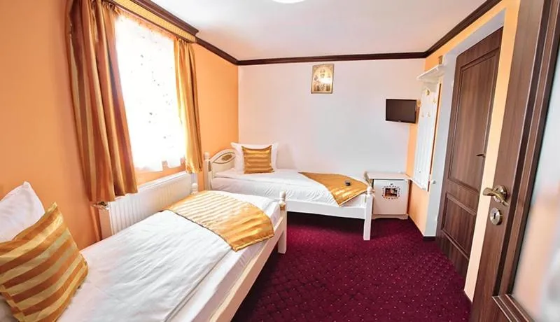 Bed in Pensiunea Sibiana