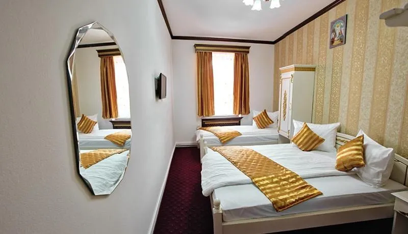 Bed in Pensiunea Sibiana