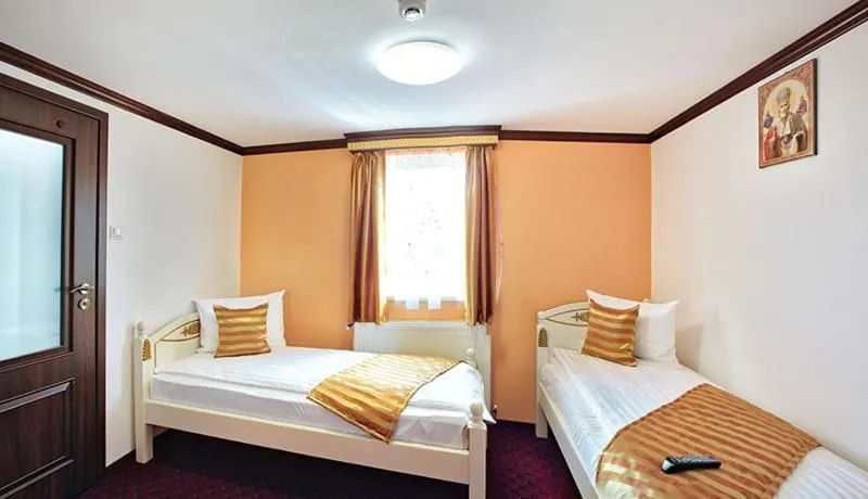 Bed in Pensiunea Sibiana