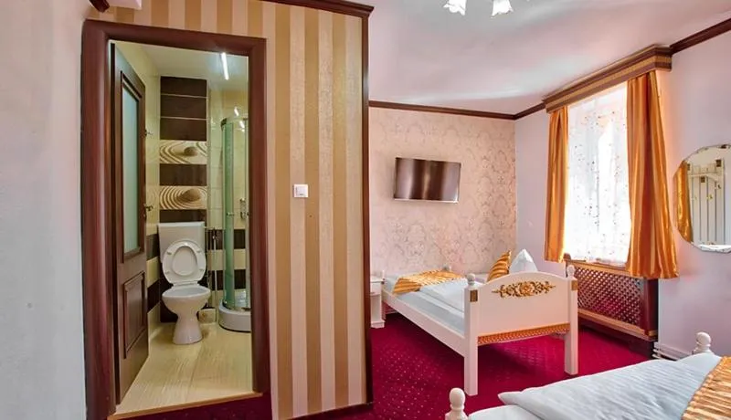 Bed in Pensiunea Sibiana