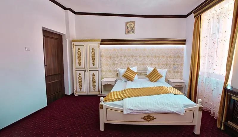 Bed in Pensiunea Sibiana