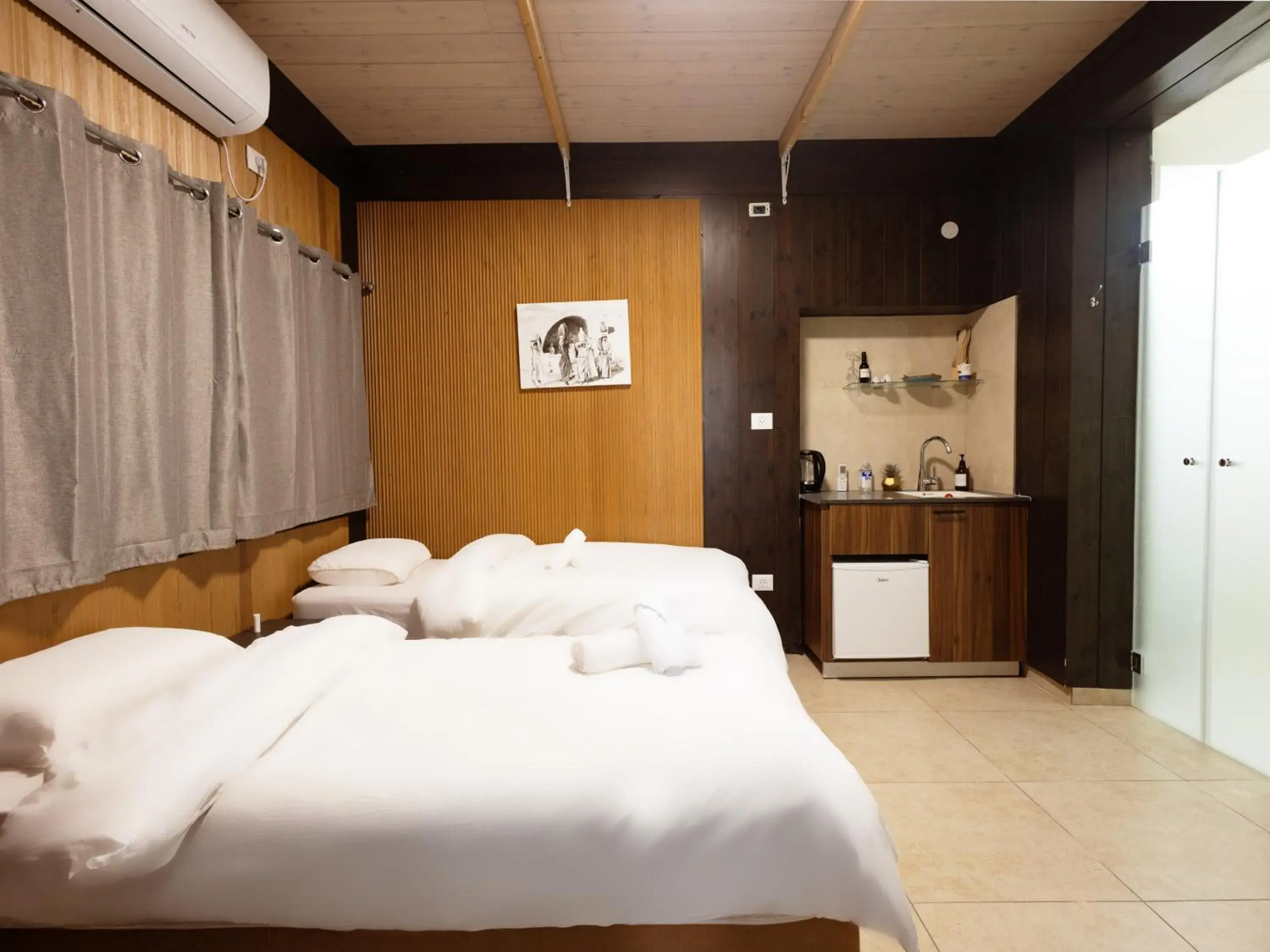 Deluxe Double or Twin Room in Mary's Well Apartments Deluxe Double or Twin Room in Mary's Well Apartments