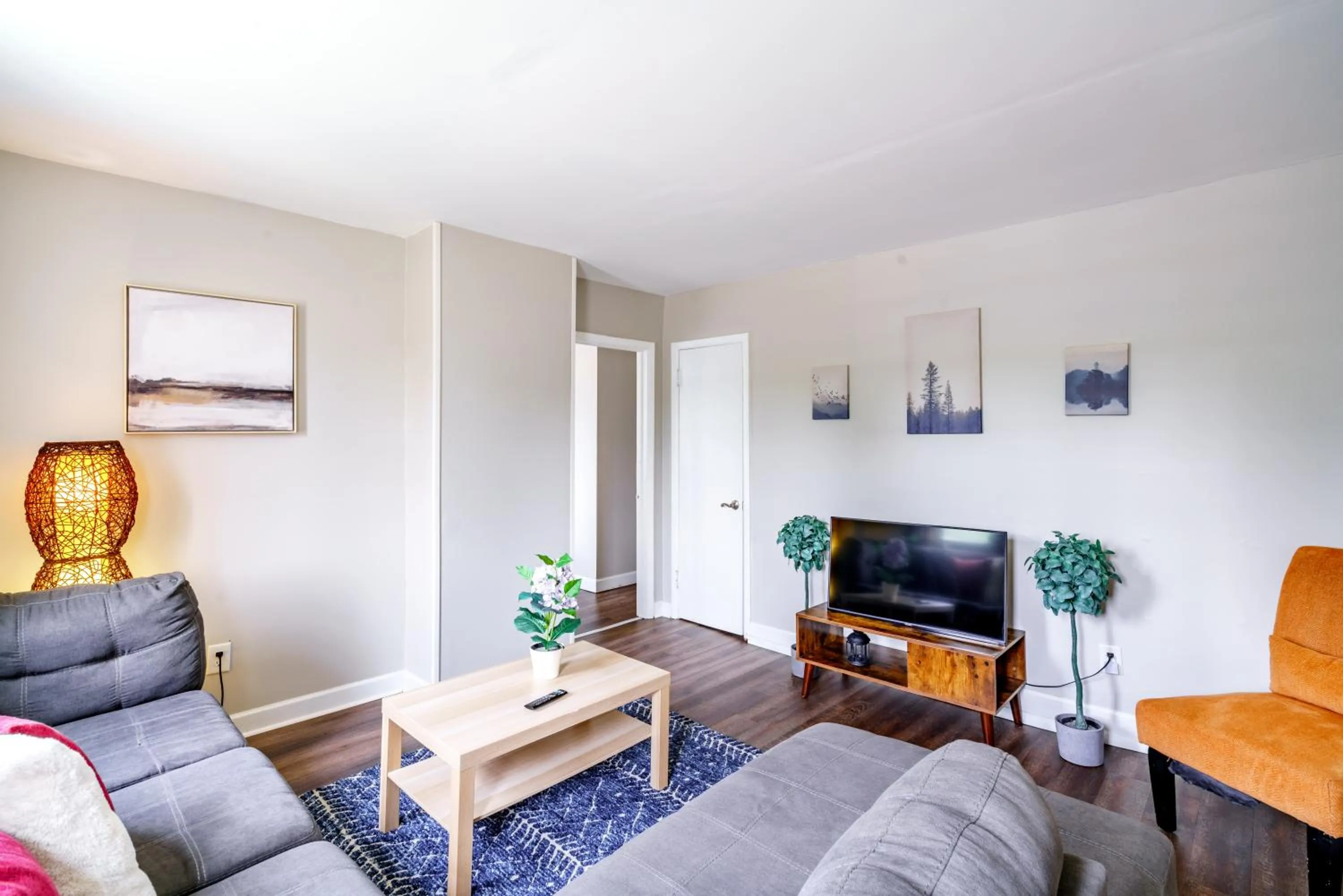Communal lounge/ TV room in Jungle House Modern Lofts - Arena District & Short North