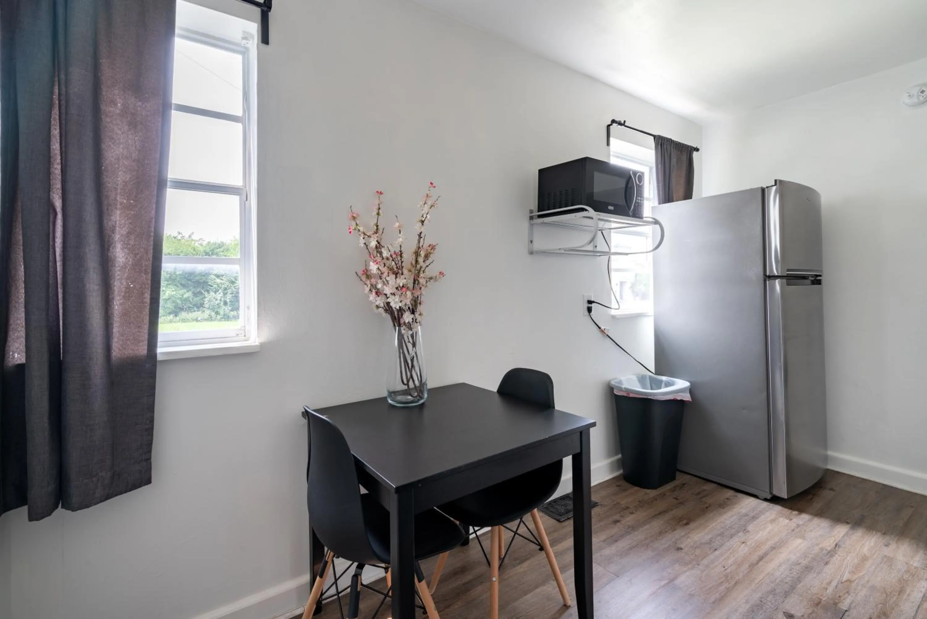 Kitchen or kitchenette in Jungle House Modern Lofts - Arena District & Short North