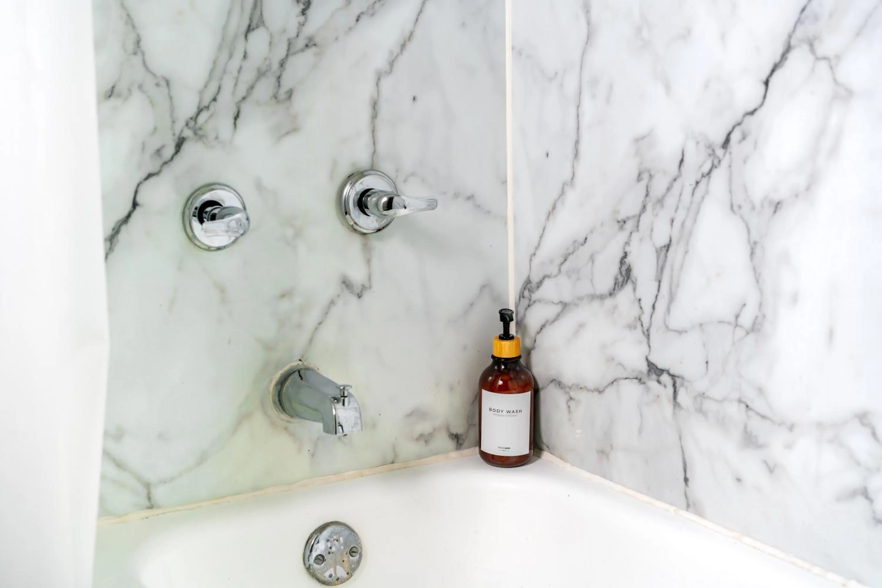 Shower in Jungle House Modern Lofts - Arena District & Short North