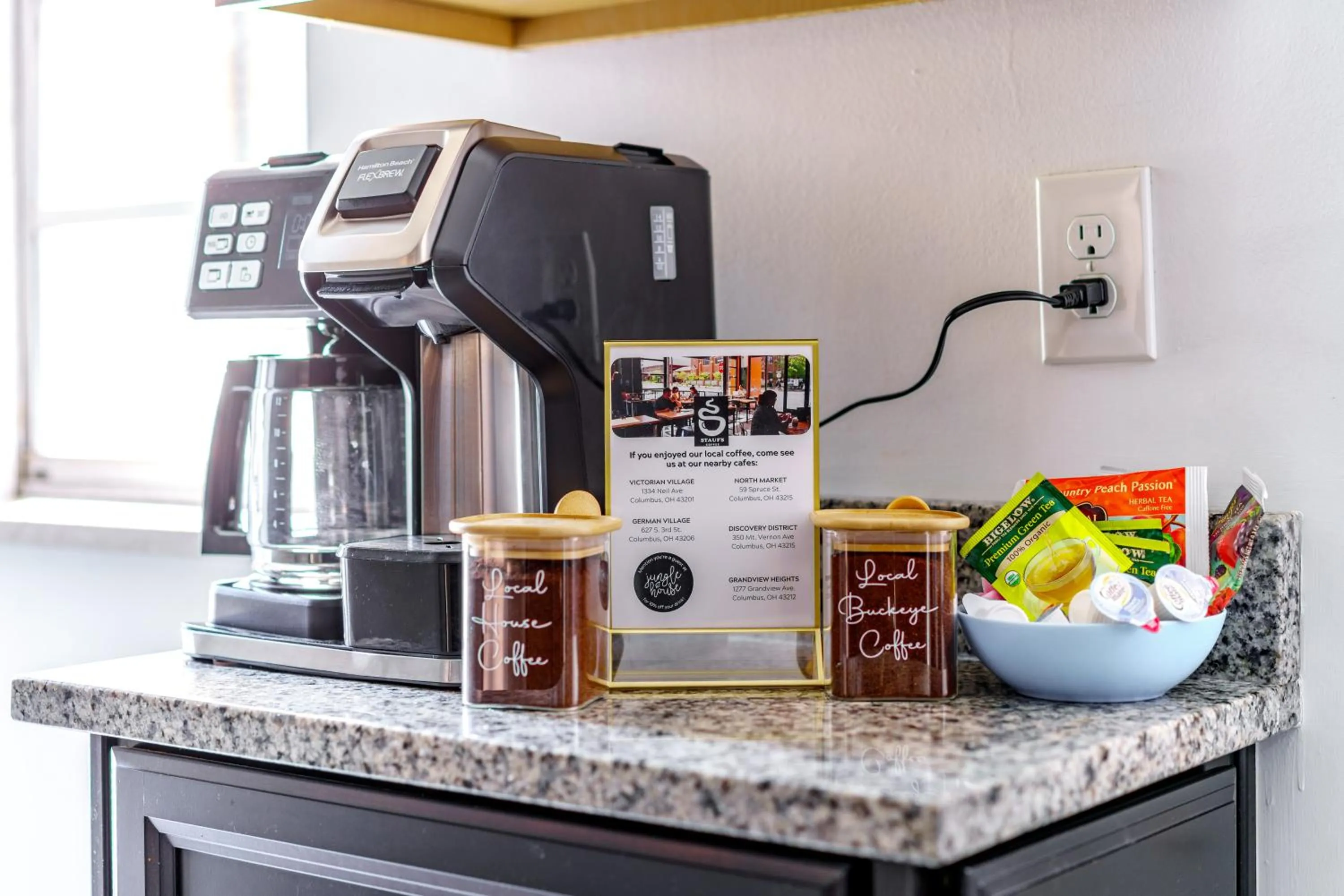 Coffee/tea facilities in Jungle House Modern Lofts - Arena District & Short North