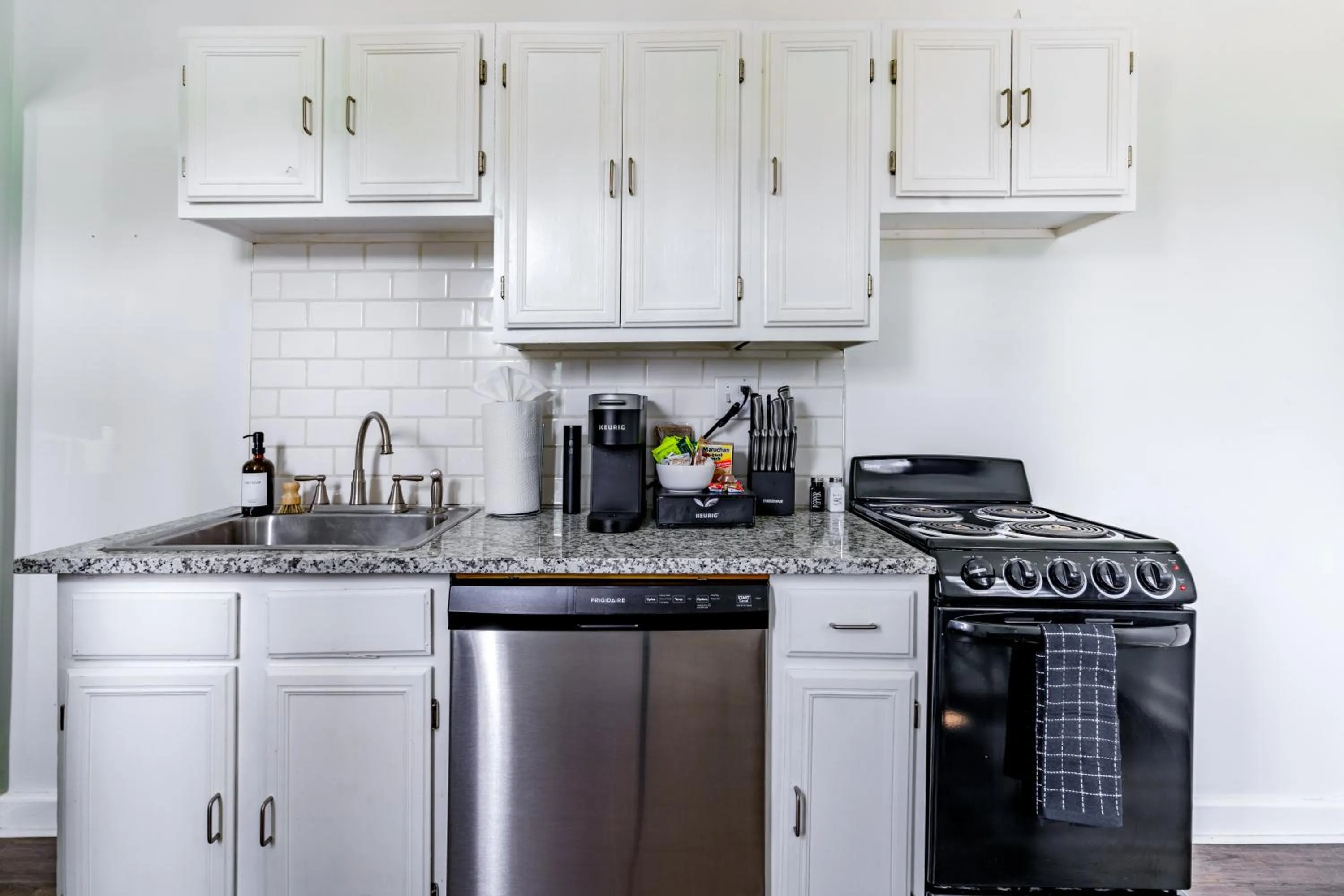 Coffee/tea facilities in Jungle House Modern Lofts - Arena District & Short North
