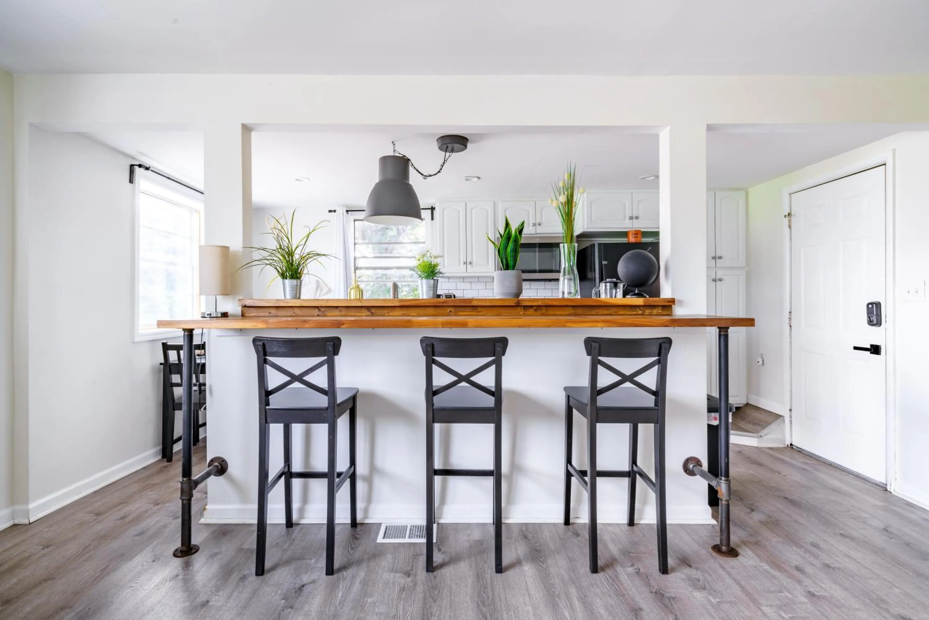 Kitchen or kitchenette in Jungle House Modern Lofts - Arena District & Short North