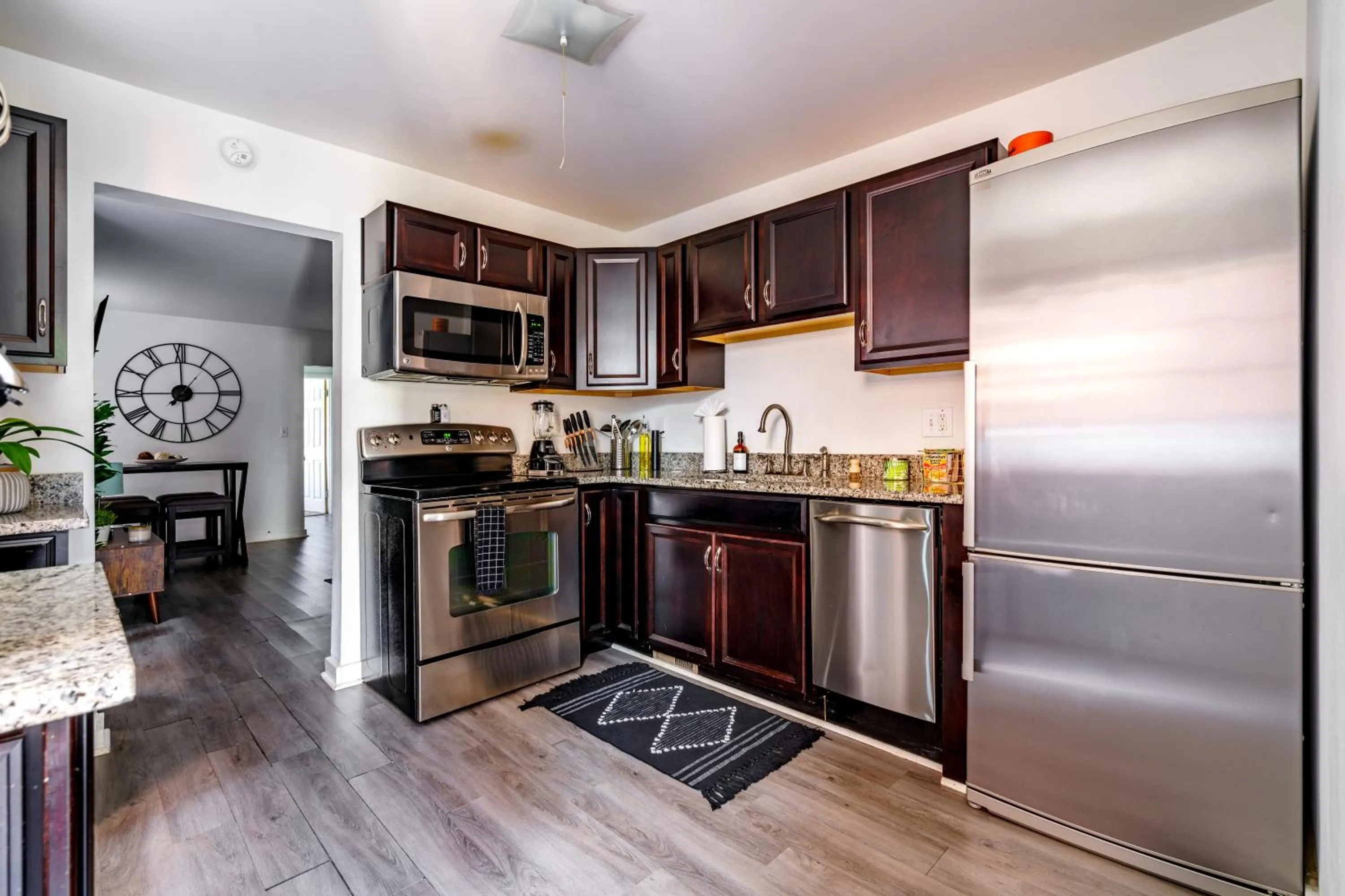 Kitchen or kitchenette in Jungle House Modern Lofts - Arena District & Short North