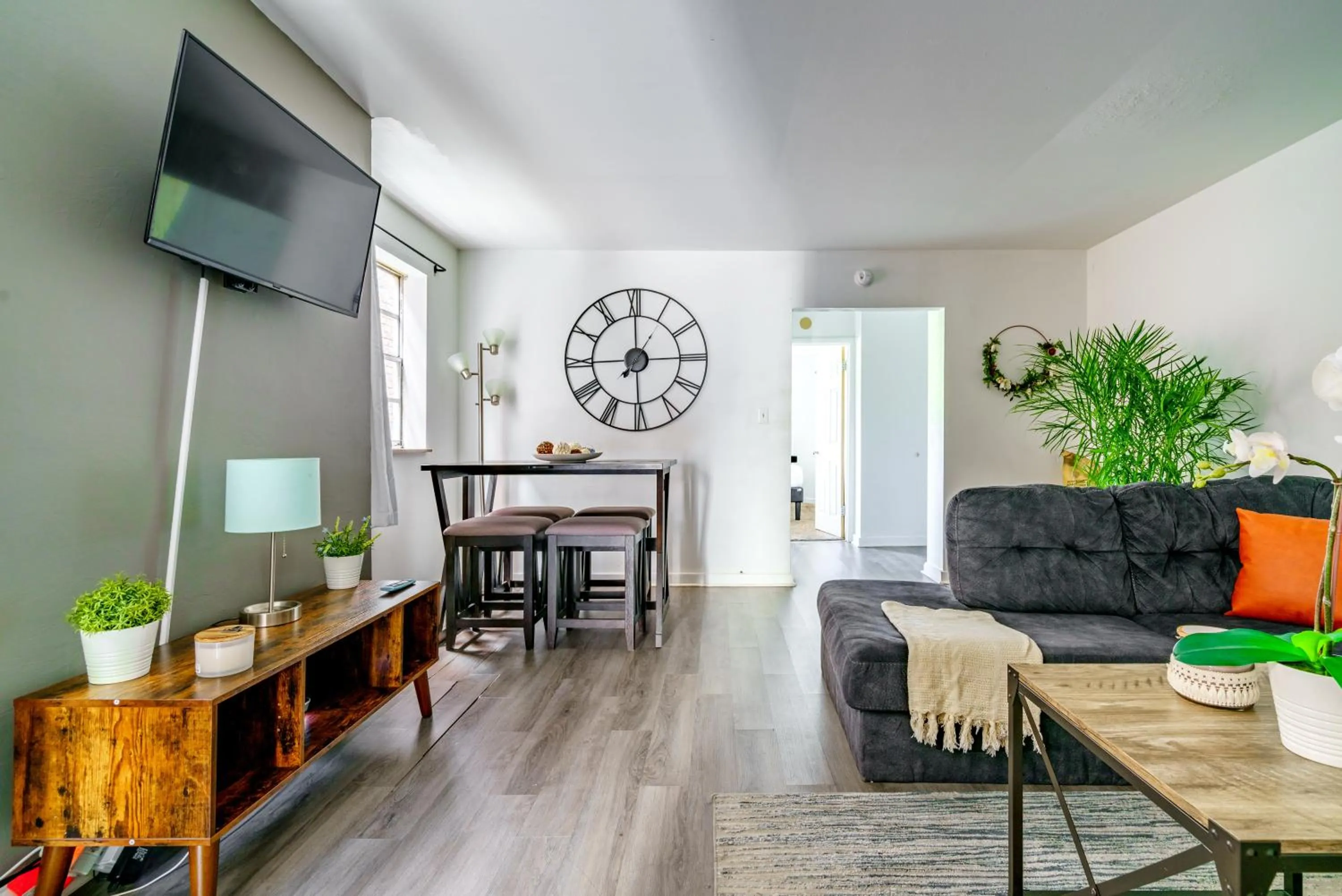 Communal lounge/ TV room in Jungle House Modern Lofts - Arena District & Short North