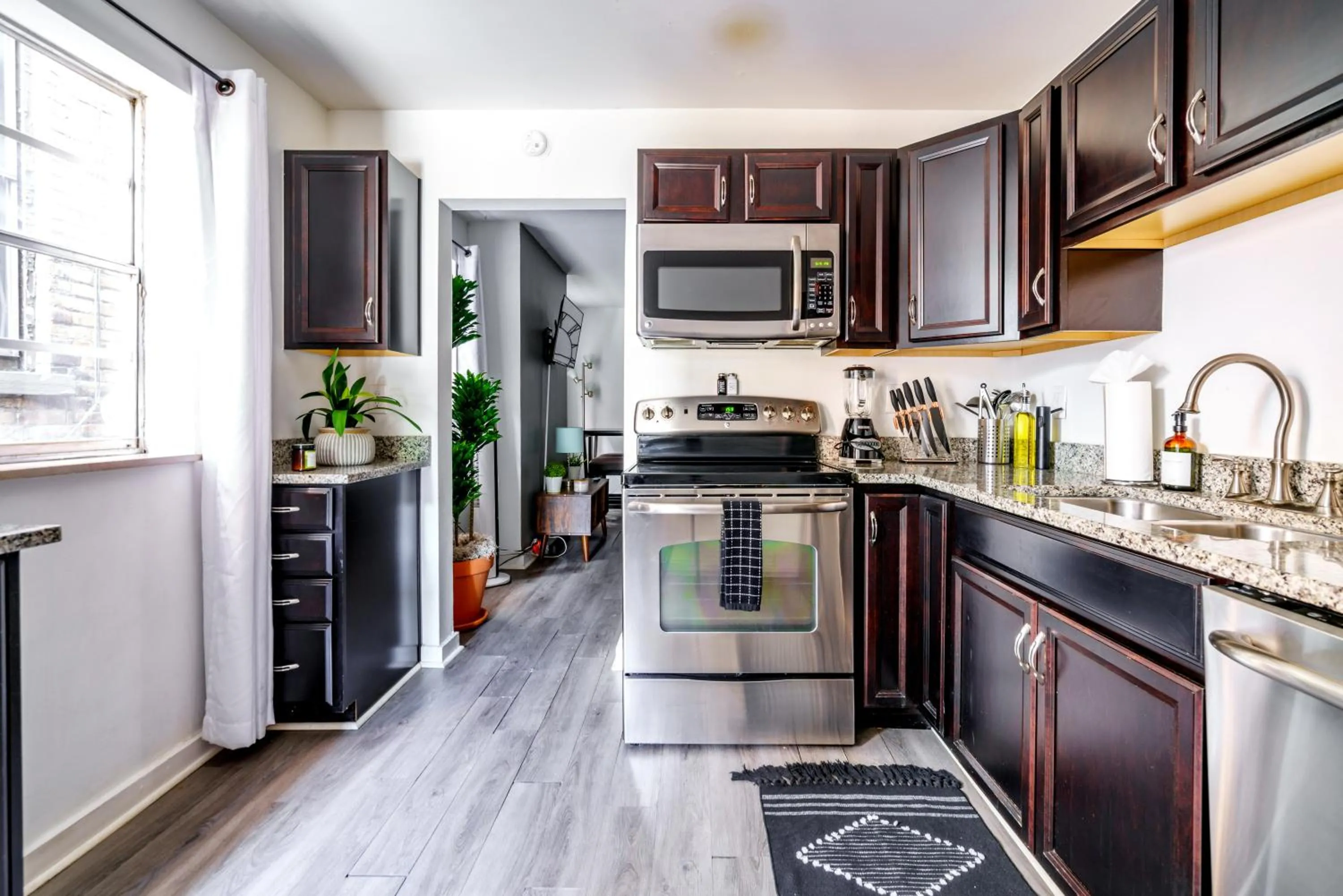 Kitchen or kitchenette in Jungle House Modern Lofts - Arena District & Short North