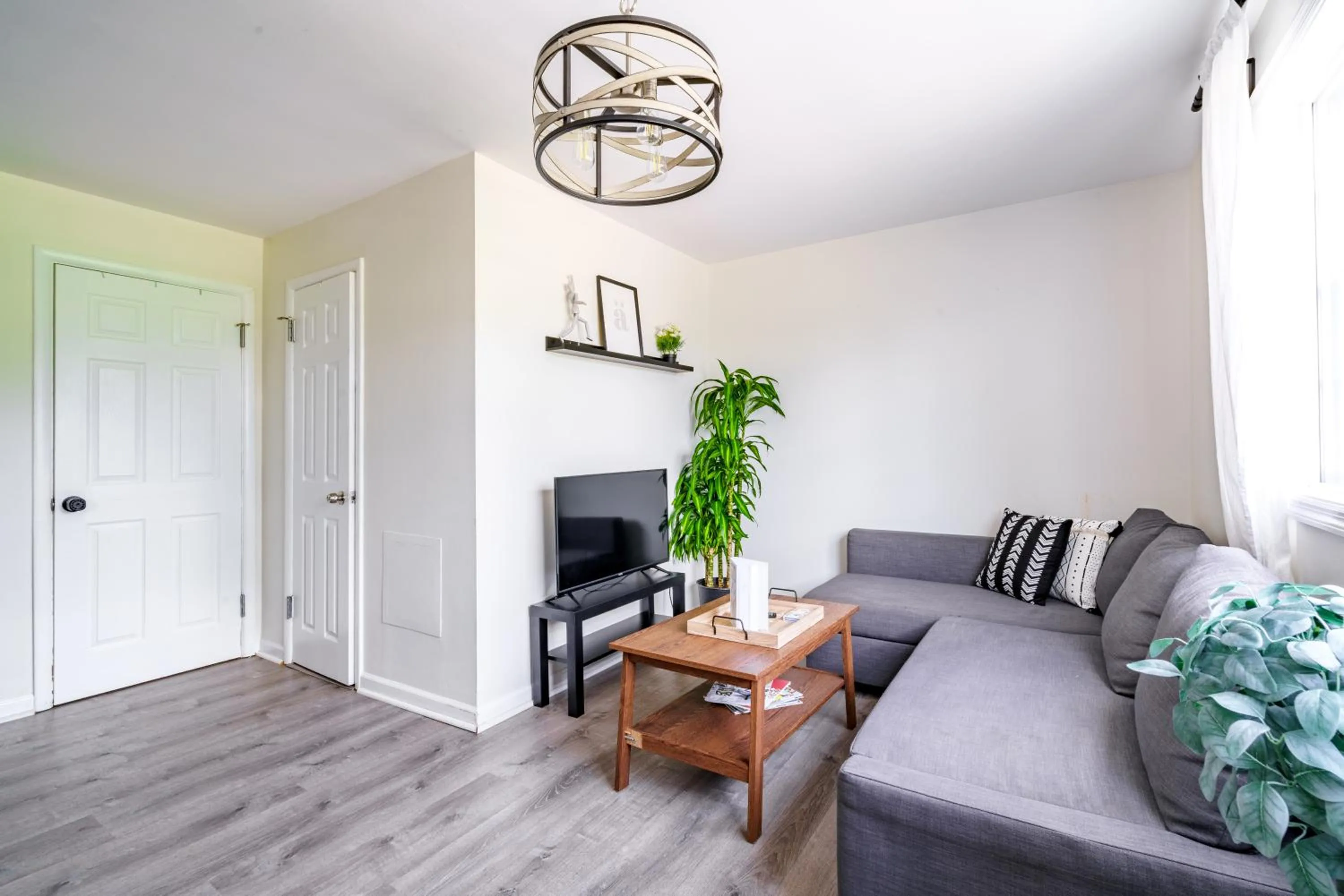 Living room in Jungle House Modern Lofts - Arena District & Short North