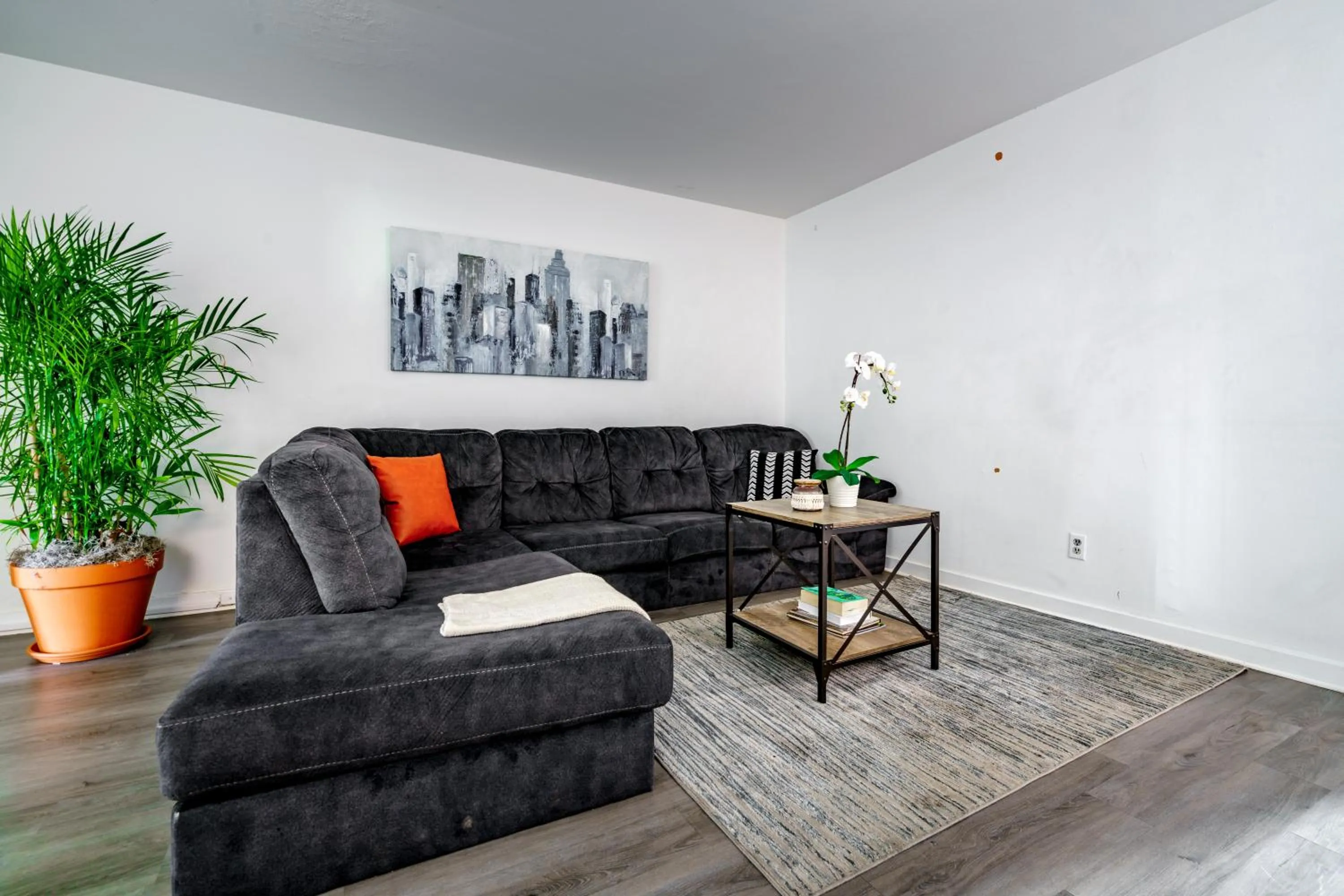Living room in Jungle House Modern Lofts - Arena District & Short North