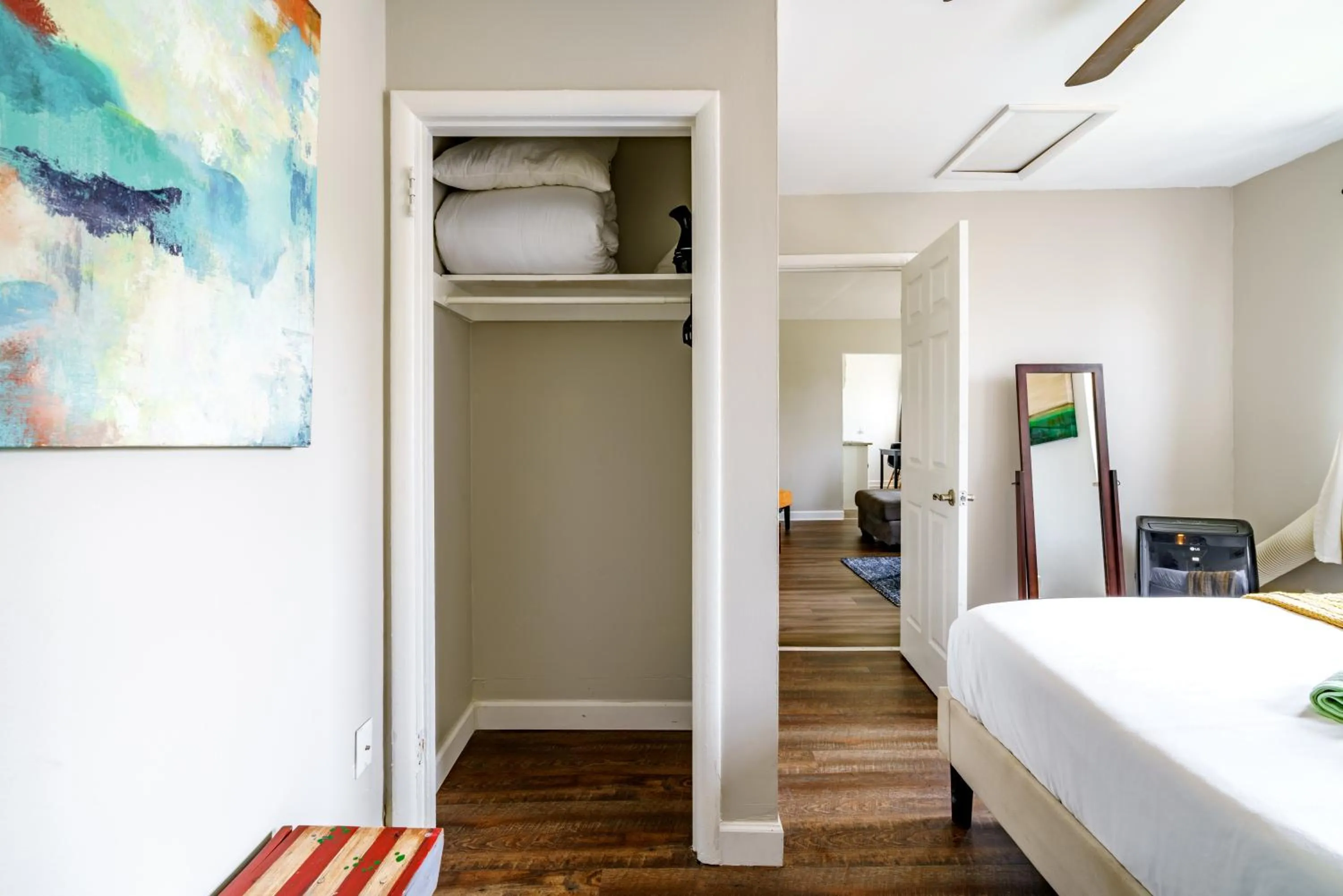 Bed in Jungle House Modern Lofts - Arena District & Short North