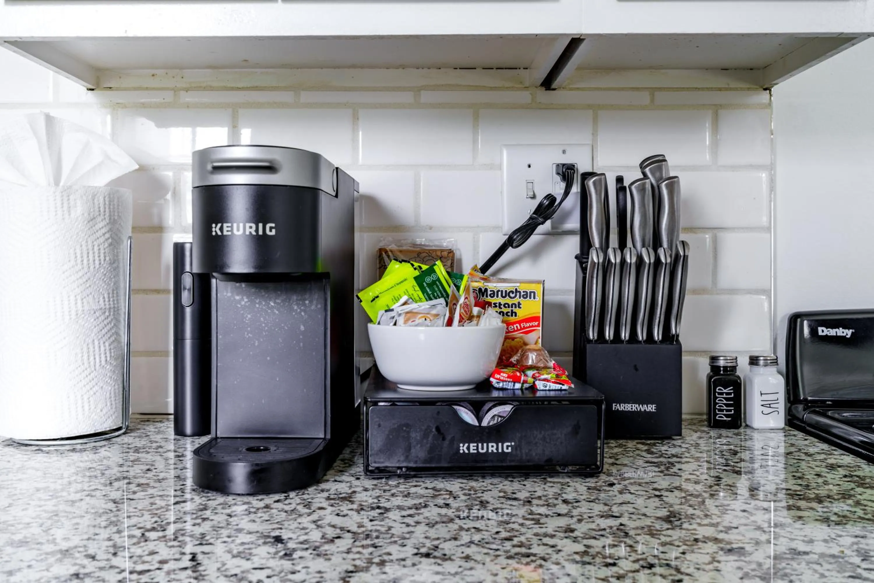 Kitchen or kitchenette in Jungle House Modern Lofts - Arena District & Short North