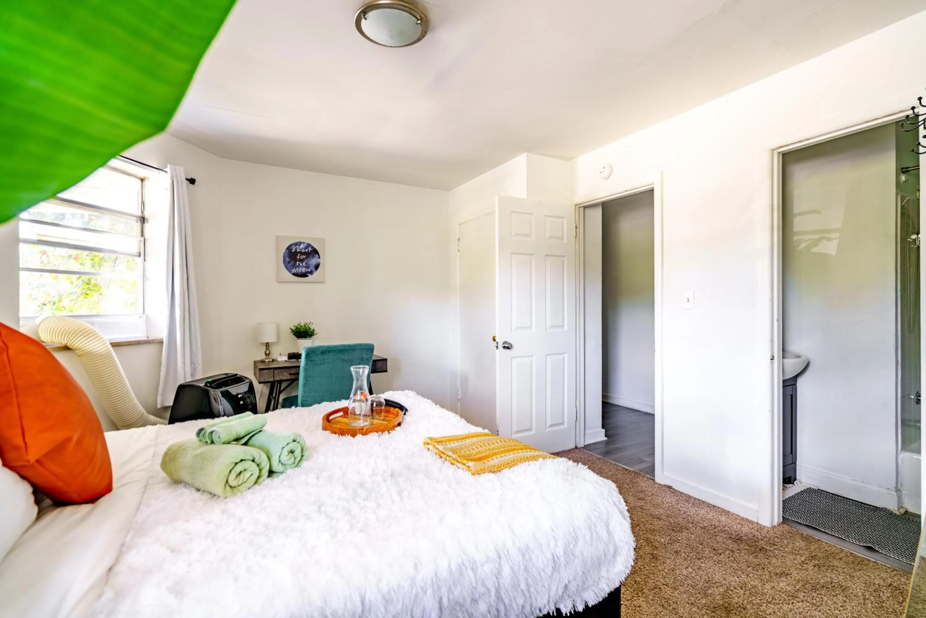 Bed in Jungle House Modern Lofts - Arena District & Short North