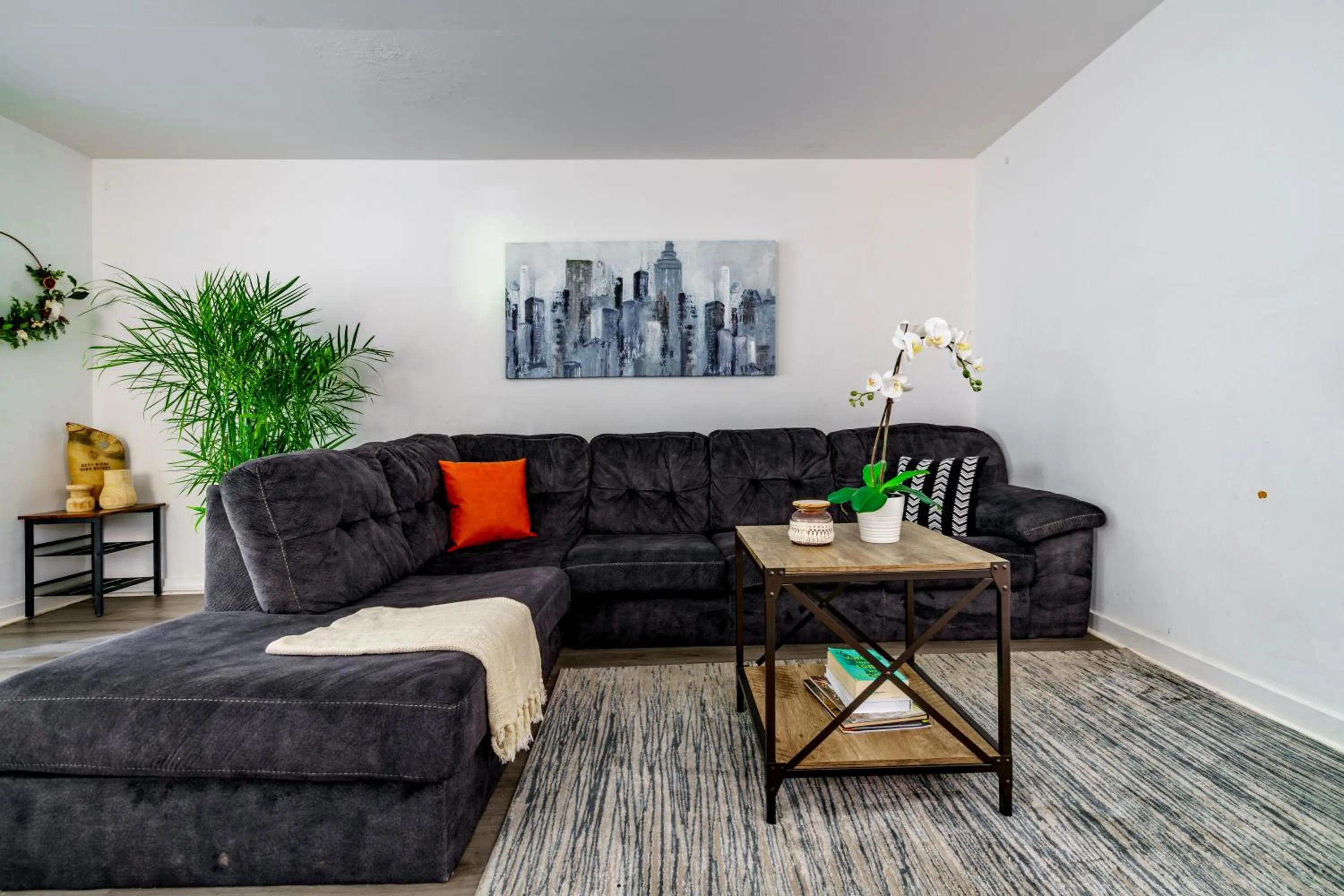 Living room in Jungle House Modern Lofts - Arena District & Short North