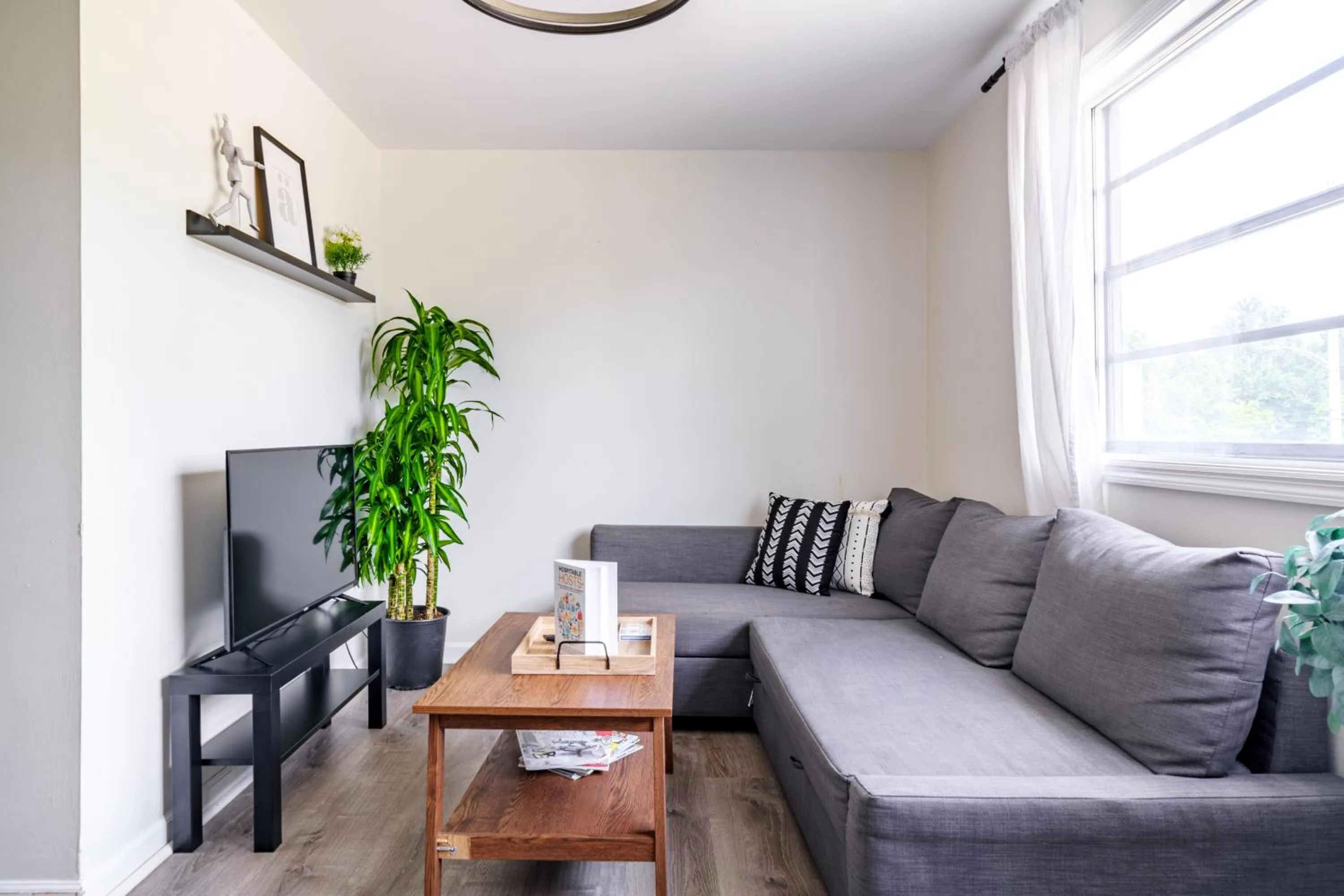 Living room in Jungle House Modern Lofts - Arena District & Short North