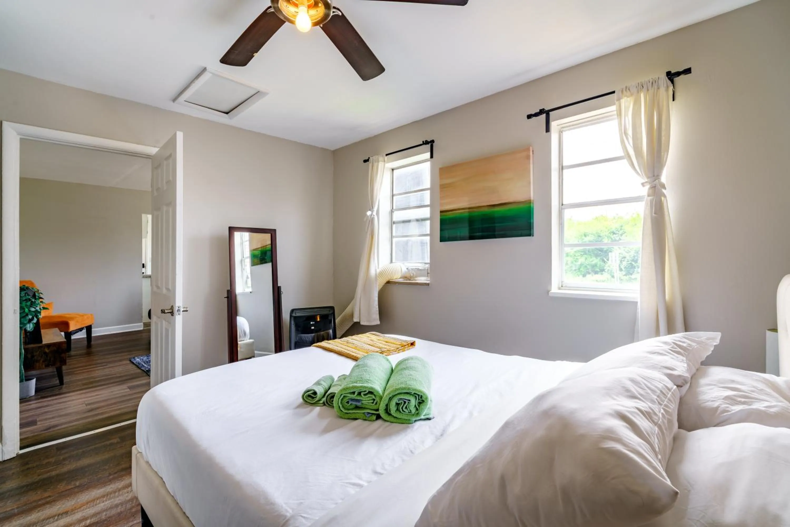 Bed in Jungle House Modern Lofts - Arena District & Short North