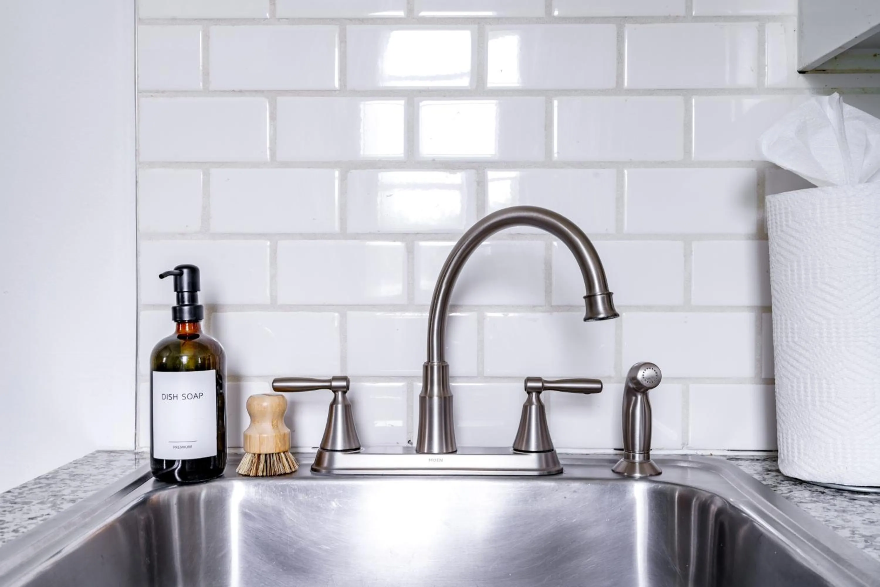 Kitchen or kitchenette in Jungle House Modern Lofts - Arena District & Short North