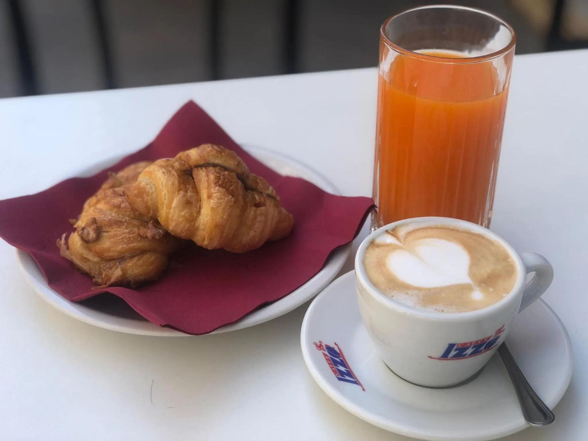 Breakfast in Atlantis Inn Roma