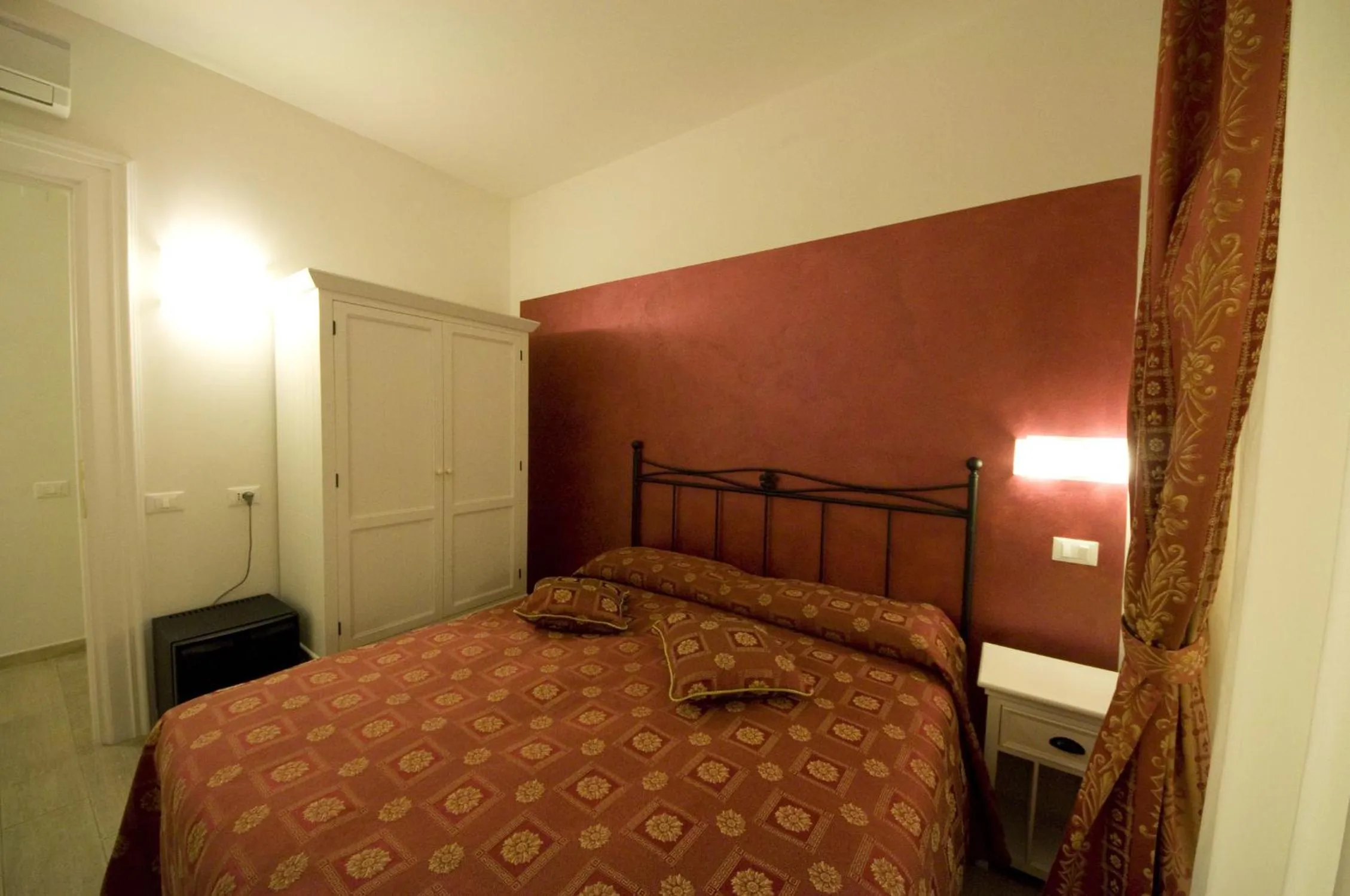 Photo of the whole room, Bed in Atlantis Inn Roma