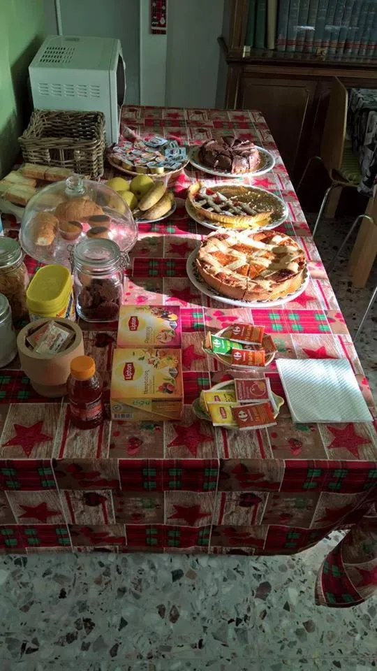 Continental breakfast in B&B Bibliotechina